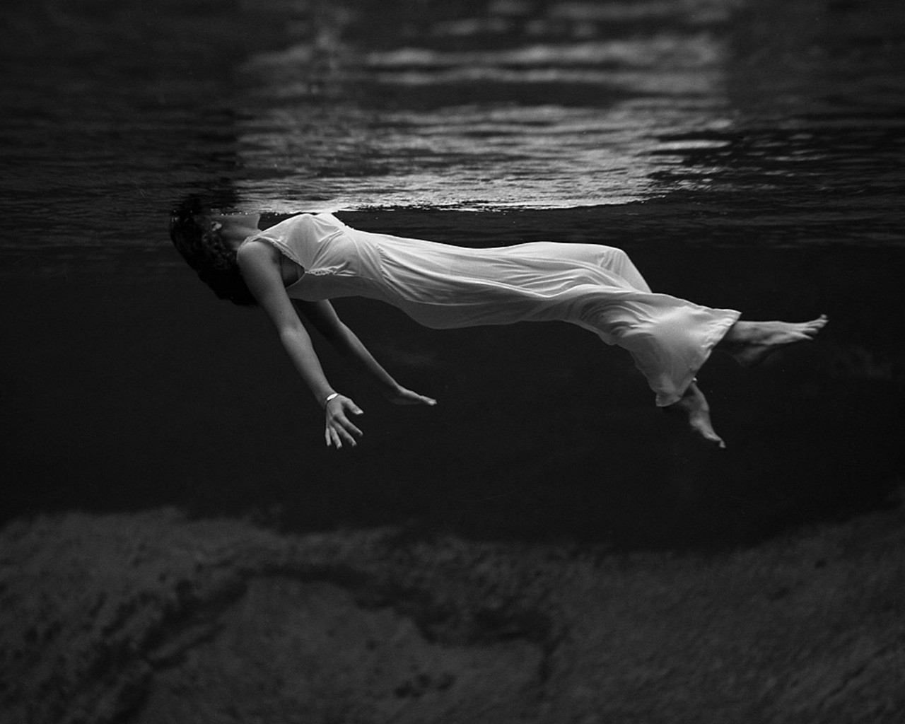 People 1280x1024 women monochrome underwater barefoot women outdoors model floating in water nature water