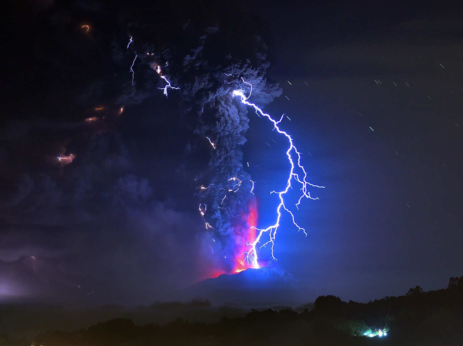 General 1500x1120 volcano lightning nature volcanic eruption