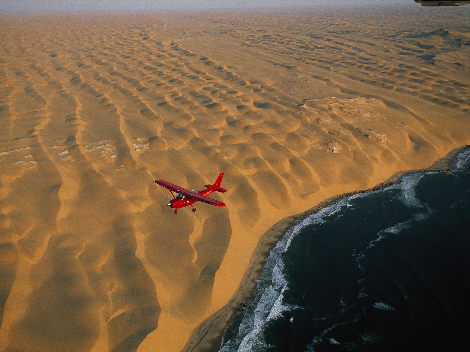 General 1600x1200 airplane aircraft aerial view dunes desert landscape vehicle
