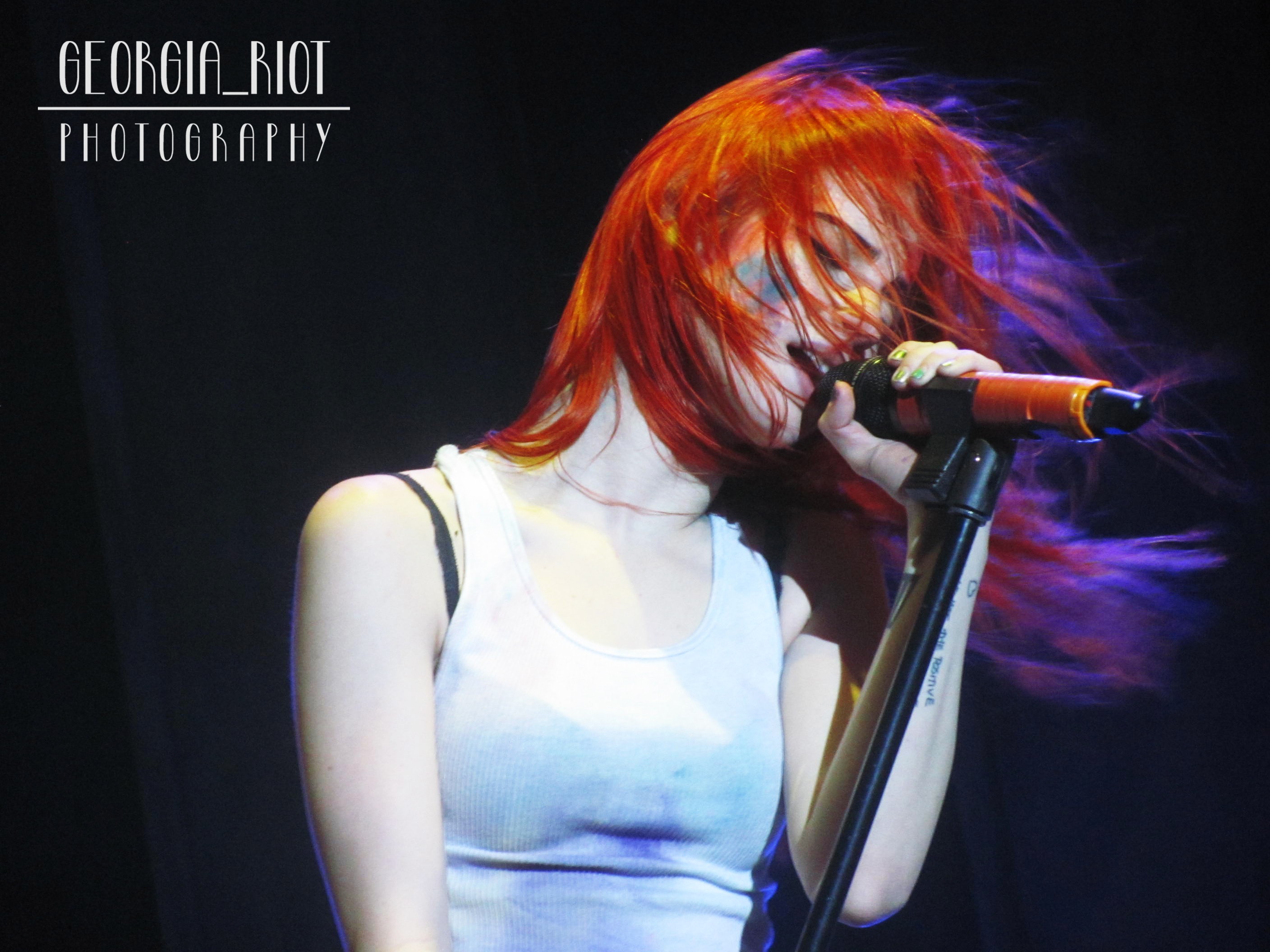 People 2816x2112 women music Hayley Williams Paramore redhead rock bands punk rock alternative rock microphone white tops dyed hair singer watermarked simple background