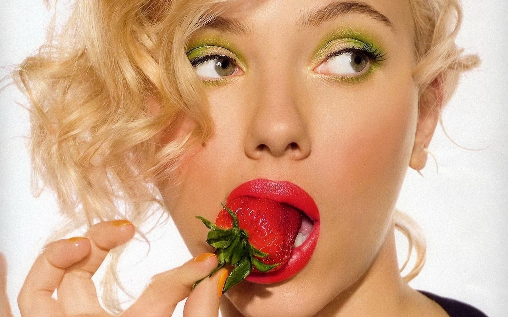 People 1920x1200 Scarlett Johansson women actress face food fruit