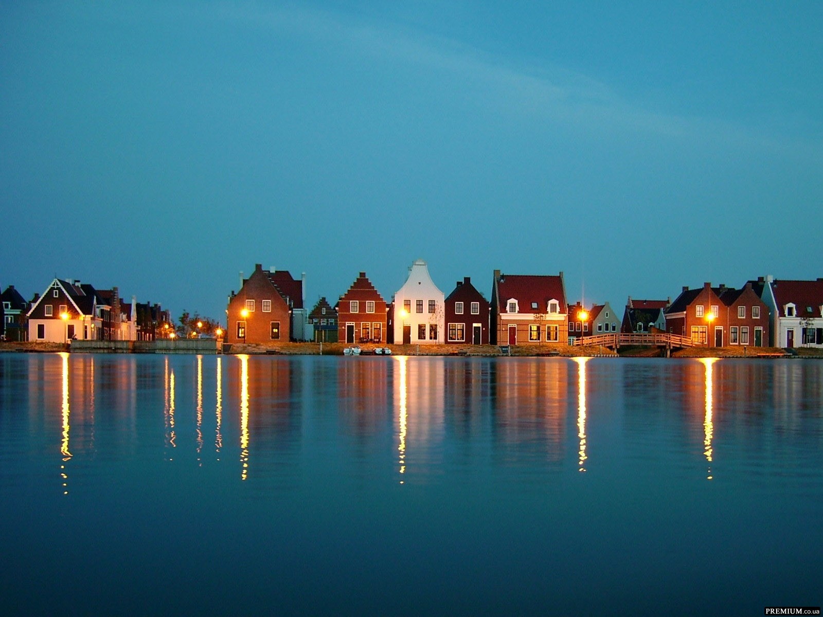 General 1600x1200 lake village evening lights house water reflection blue