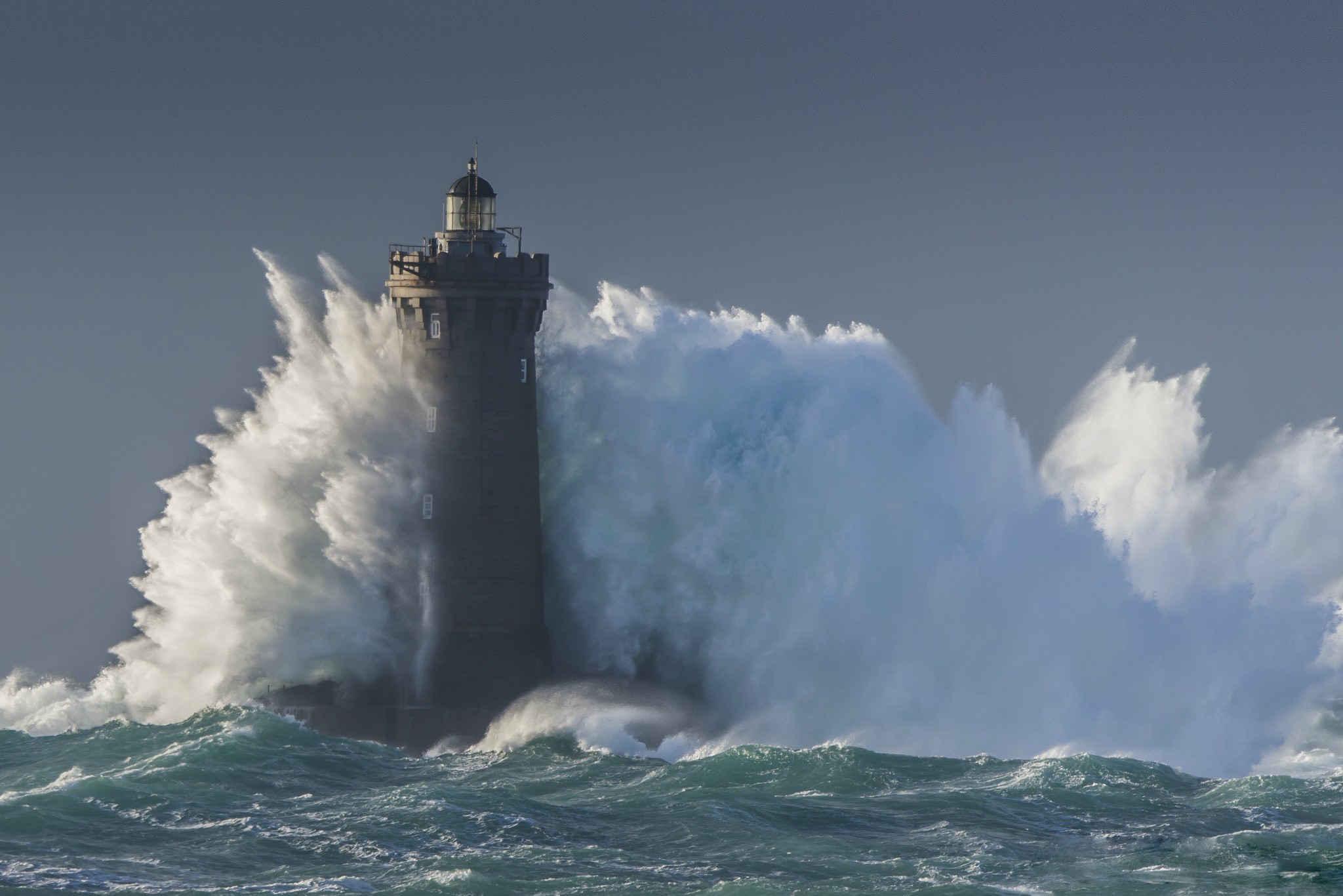 General 2048x1367 lighthouse waves water storm
