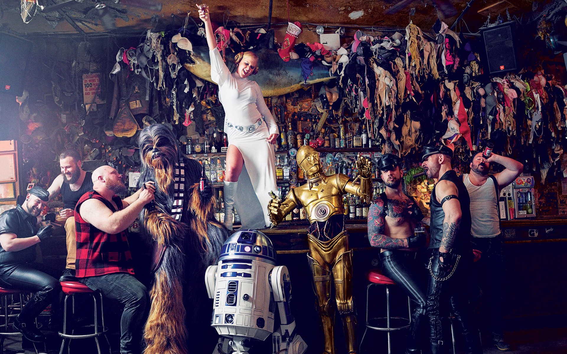 People 1920x1200 Amy Schumer blonde Star Wars parody R2-D2 Chewbacca C-3PO GQ Magazine women Leia Organa bar men Star Wars Droids