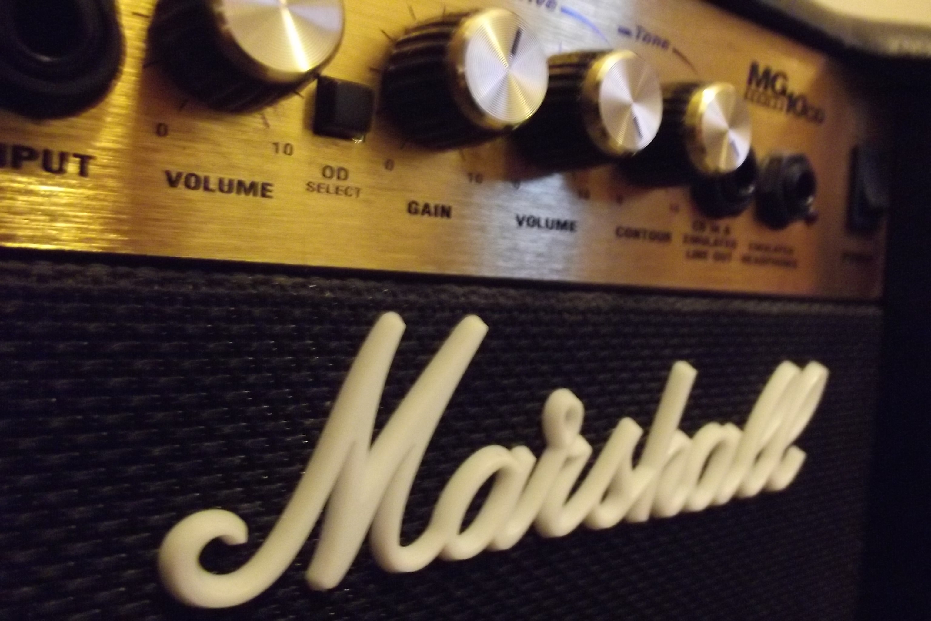 General 3072x2048 music numbers technology Marshall closeup blurred