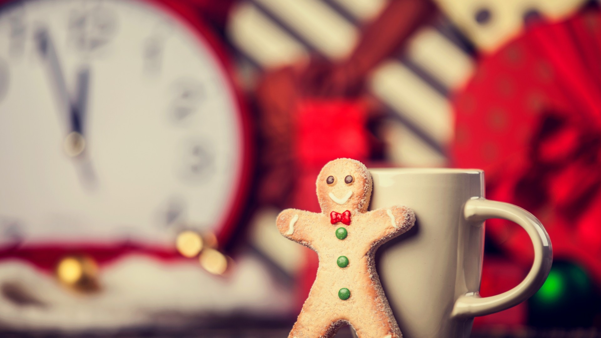 General 1920x1080 food blurred gingerbread humor sweets cookies gingerbread man cup depth of field clocks time blurry background