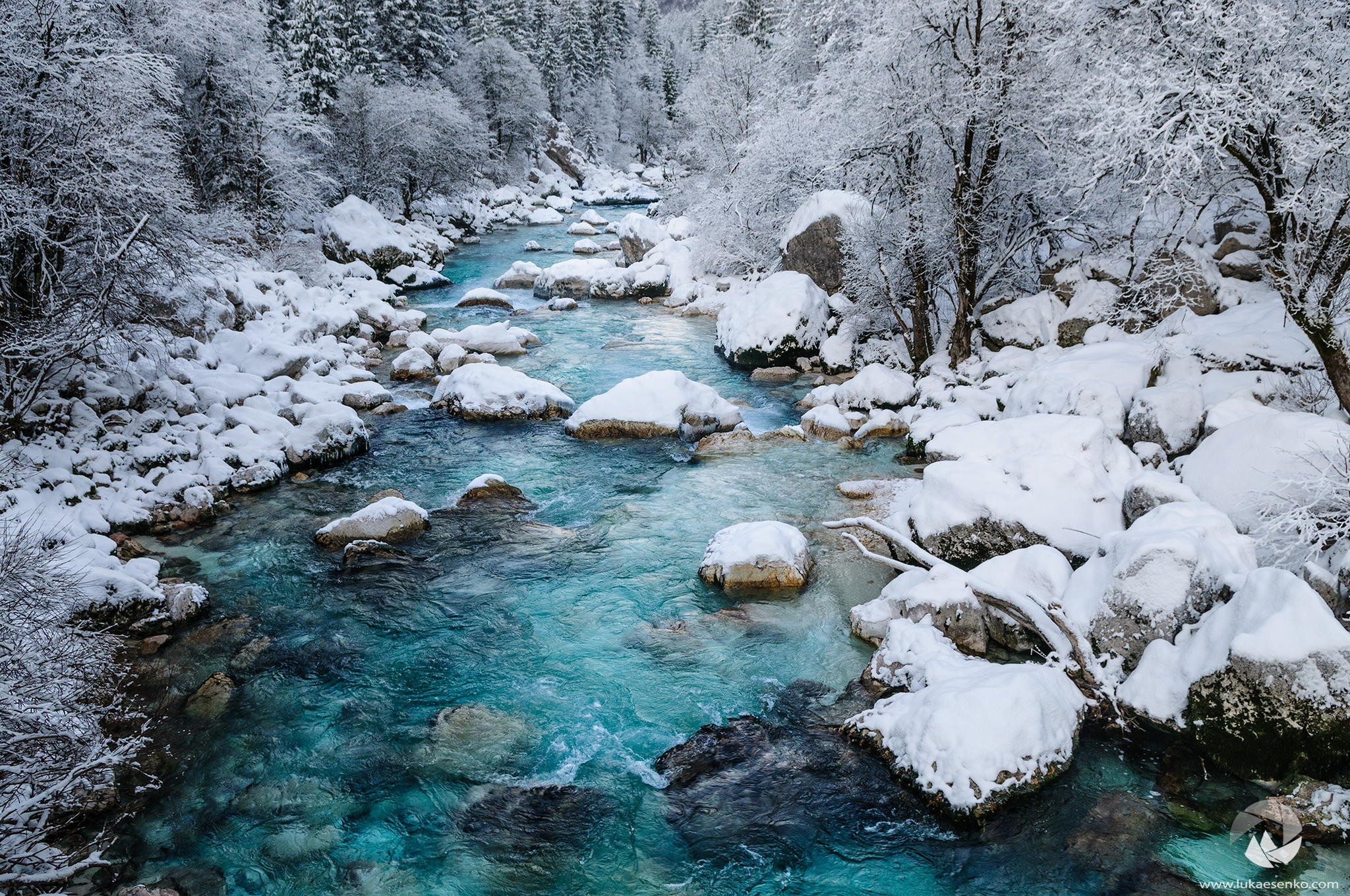General 2048x1360 winter snow clear water turquoise nature creeks