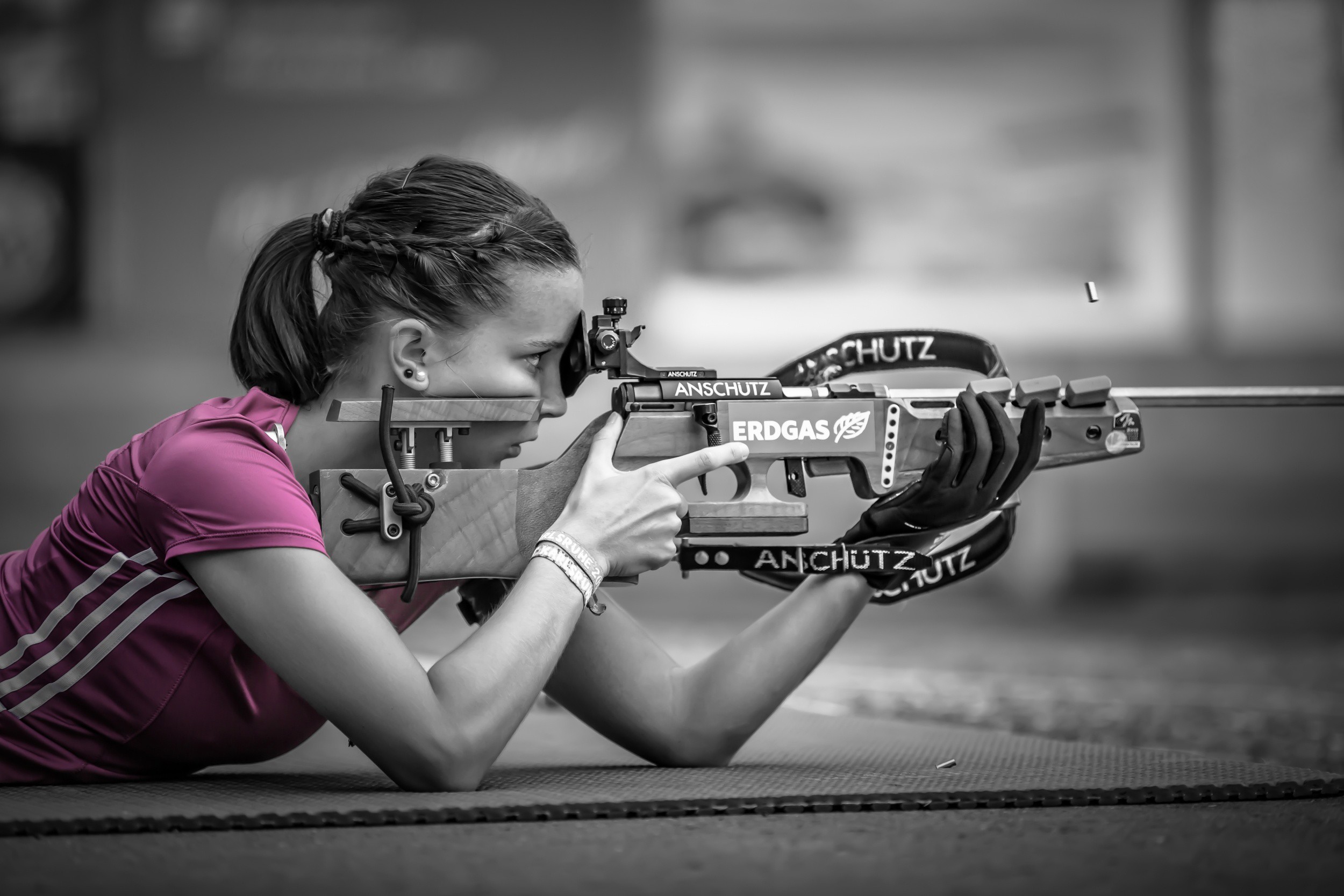 People 2500x1667 sport selective coloring women girls with guns rifles athletes aiming lying on front cal .22