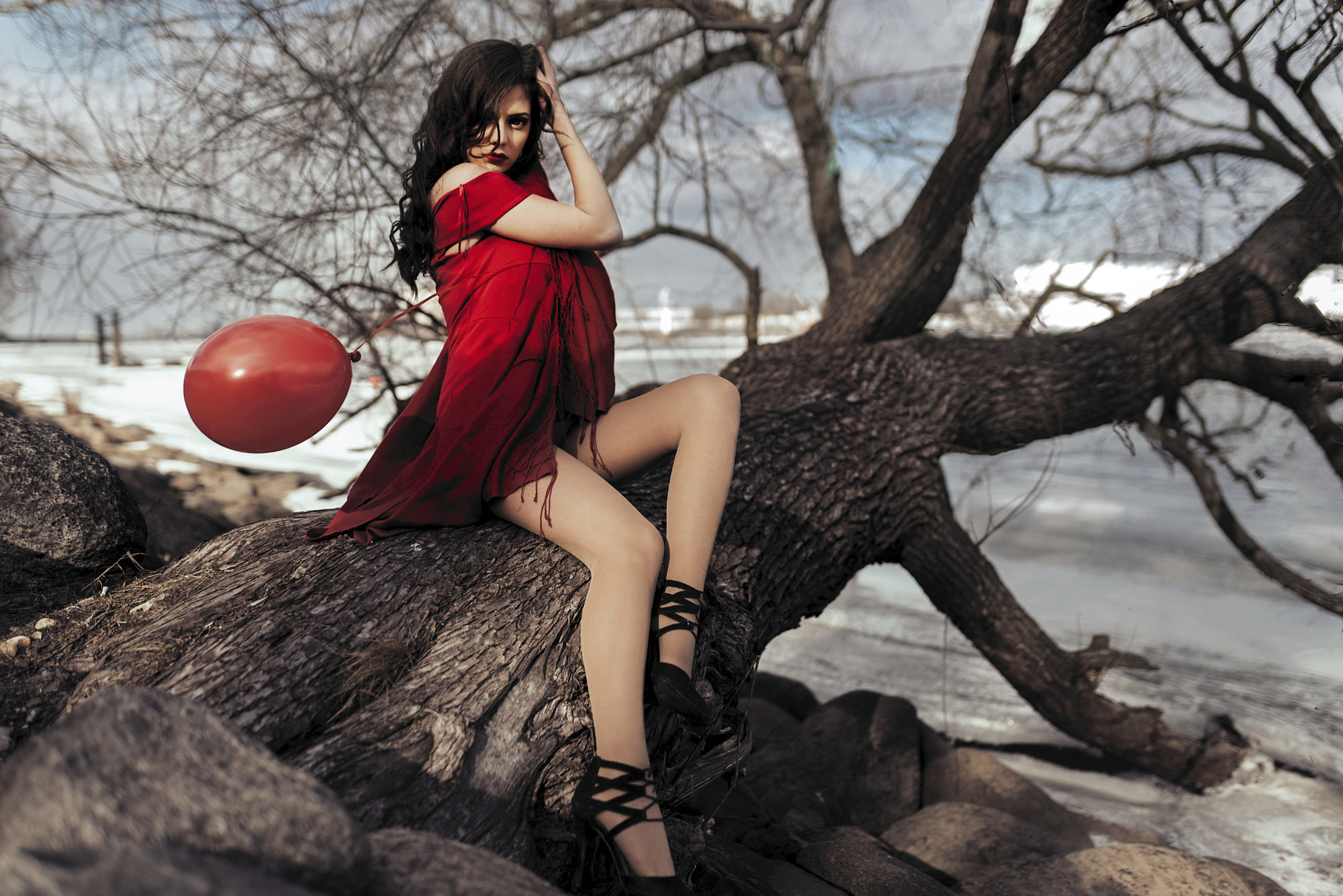 People 2000x1335 Franz Sauer women dark hair hair in face red clothing balloon legs trees tree bark branch heels