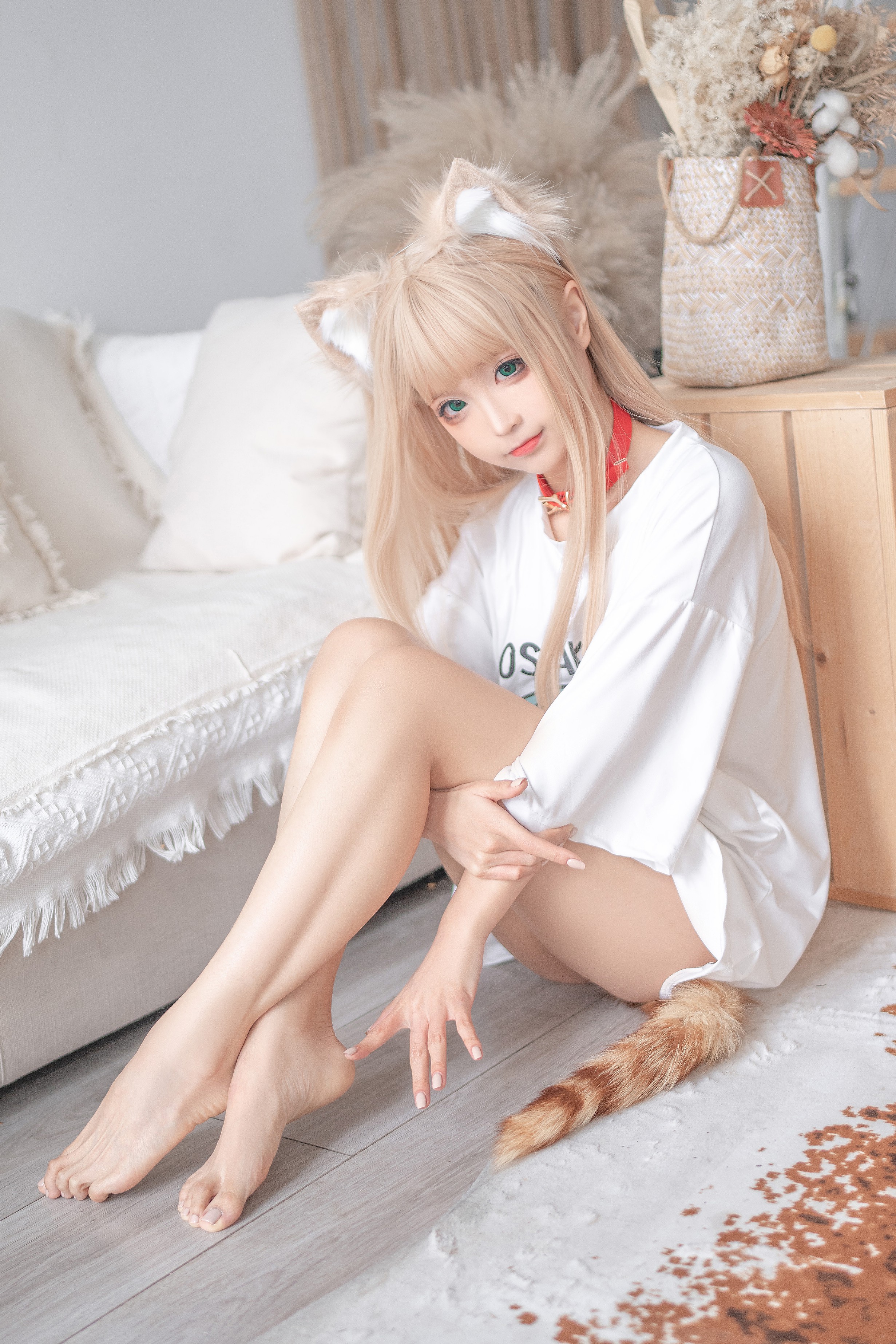 People 2462x3692 Chun Momo cosplay Asian barefoot sitting collar T-shirt white tops women cat girl Kinako