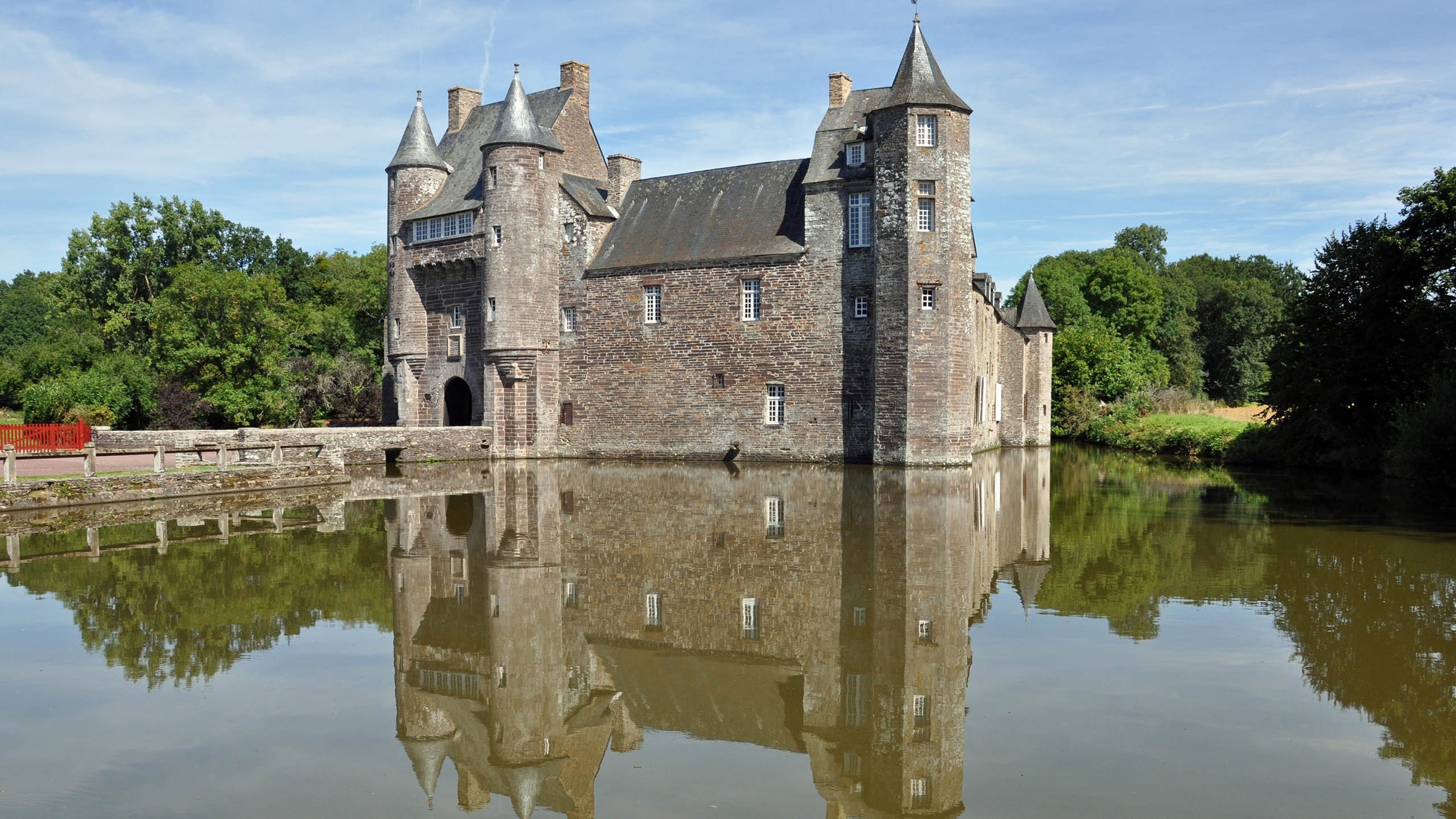 General 2560x1440 reflection France castle water