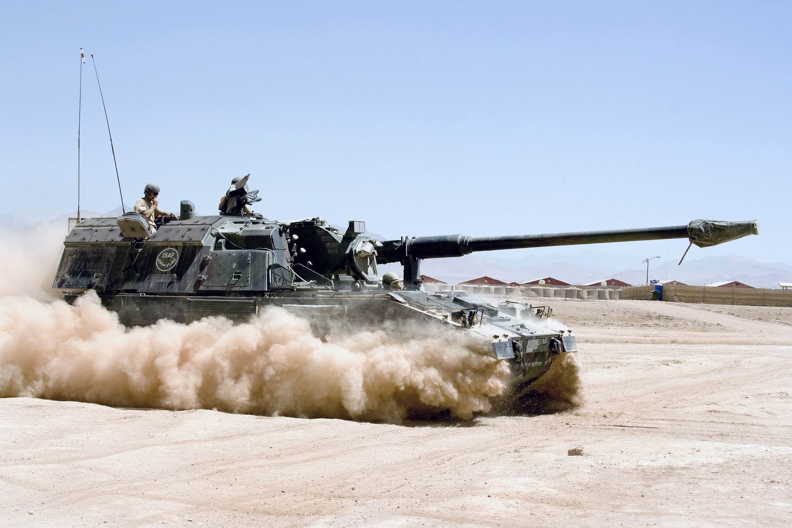 General 1600x1067 Self-Propelled Howitzer Panzerhaubitze 2000 tank vehicle dirt sand military