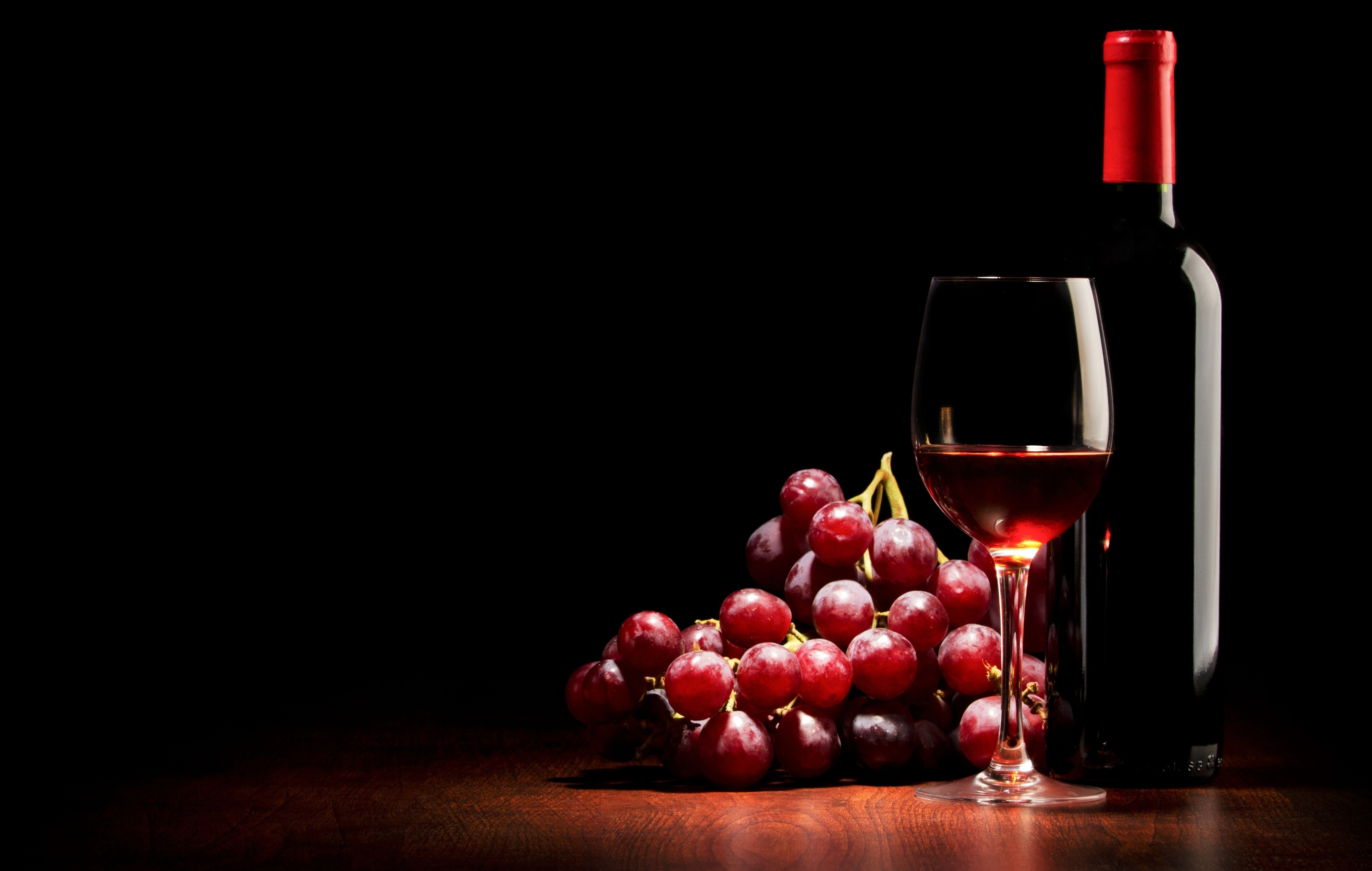 General 5040x3200 wine drink grapes red wine red dark food alcohol fruit berries black background simple background still life drinking glass bottles