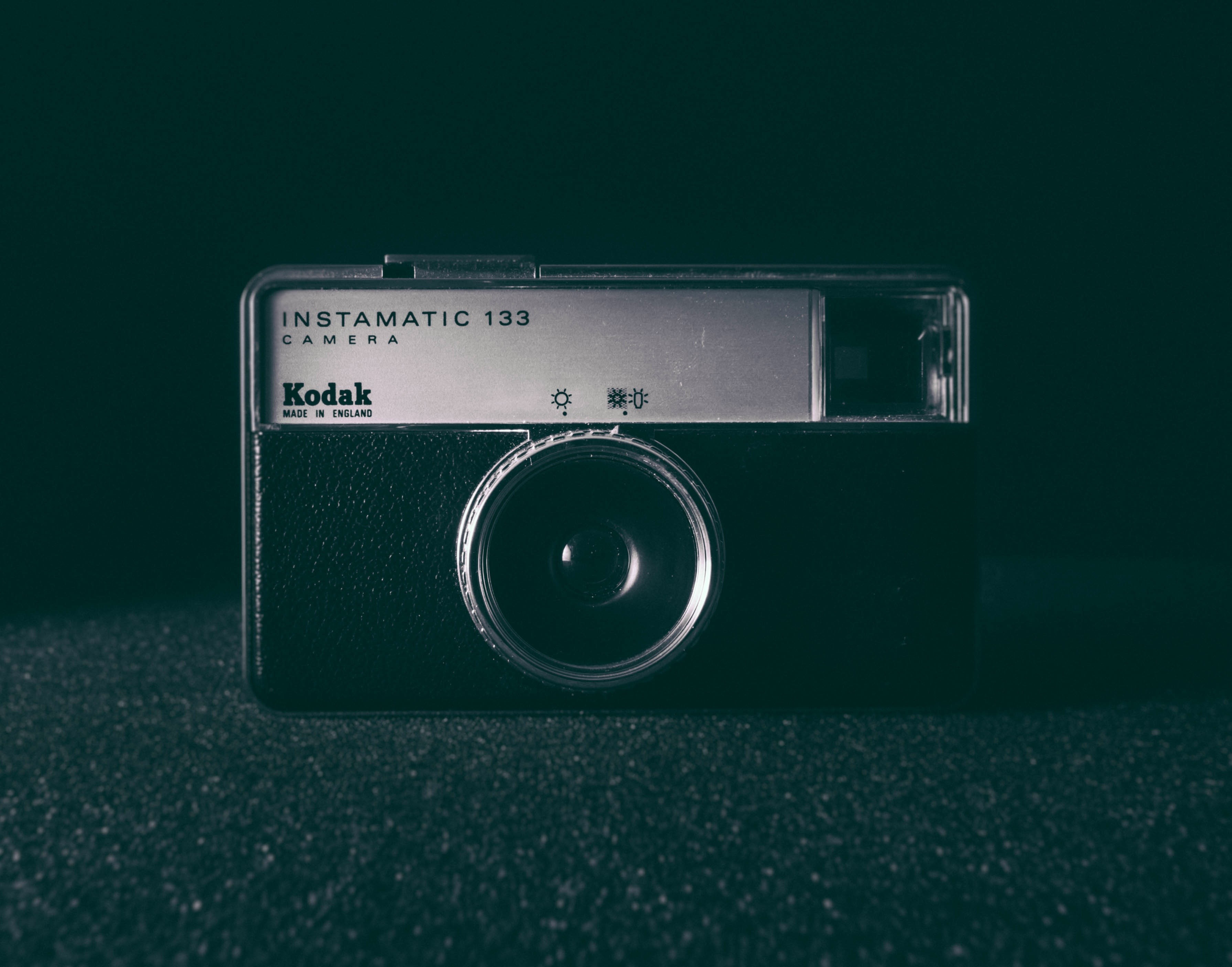 General 3582x2811 camera minimalism dark monochrome Kodak