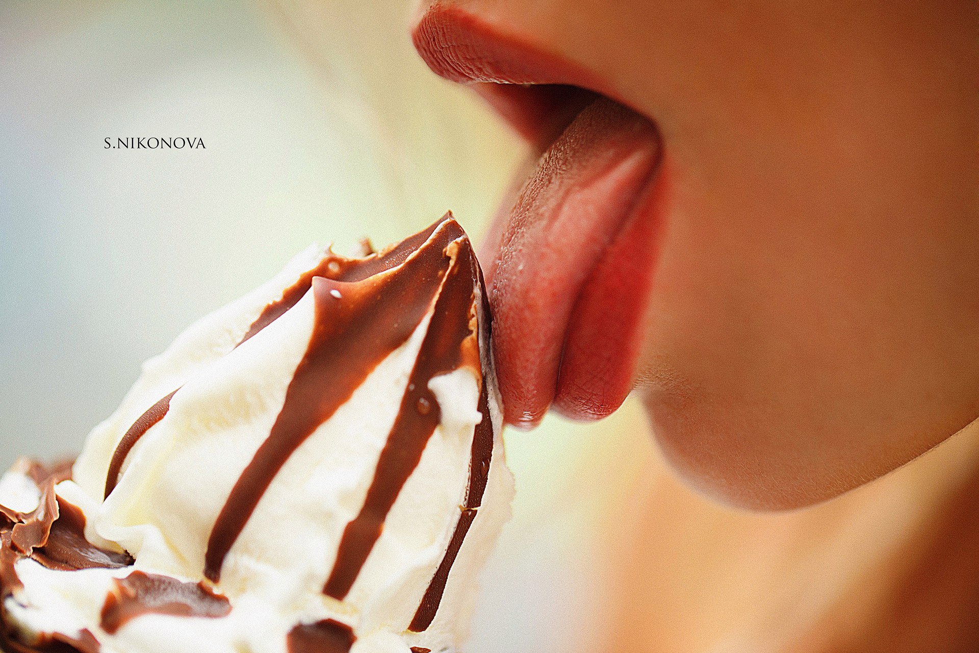 People 1920x1280 Svetlana Semanina women tongues licking ice cream mouth food phallic symbol juicy lips suggestive