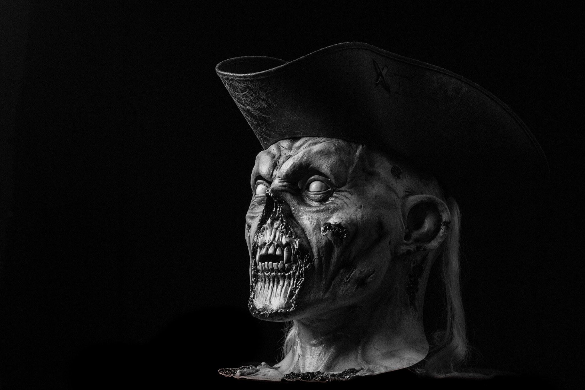 General 2048x1366 500px skull dark digital art simple background black background