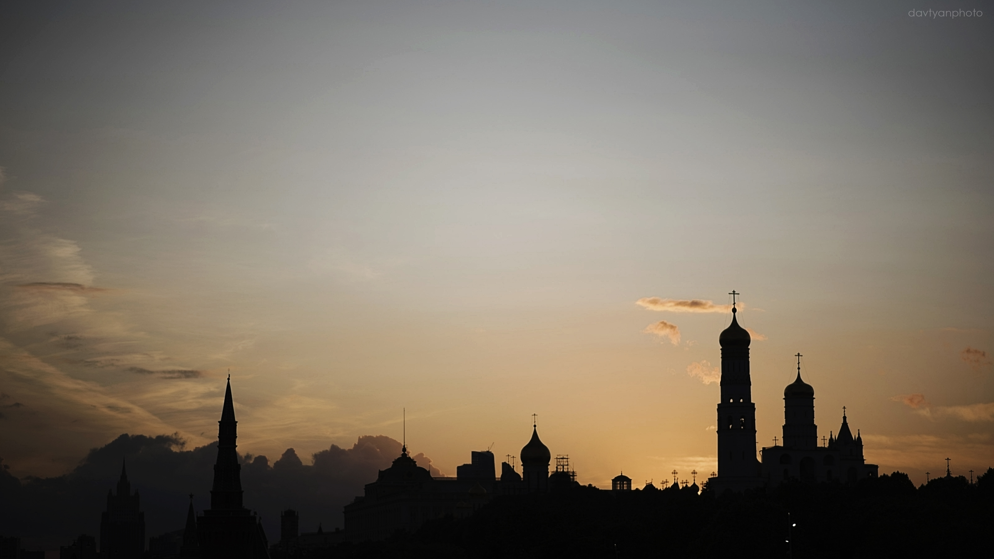 General 3200x1800 city Moscow church sunset landscape silhouette Russia low light Kremlin
