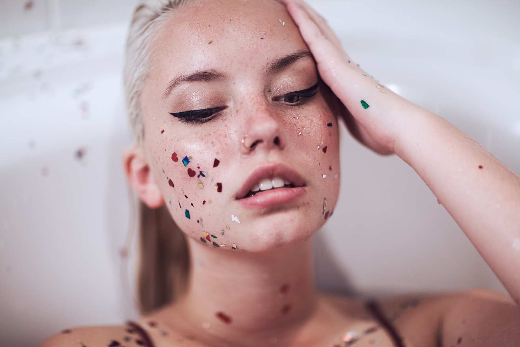 People 1800x1200 women Ruby James Skye Thompson blonde freckles glitter open mouth face pierced nose model makeup closeup