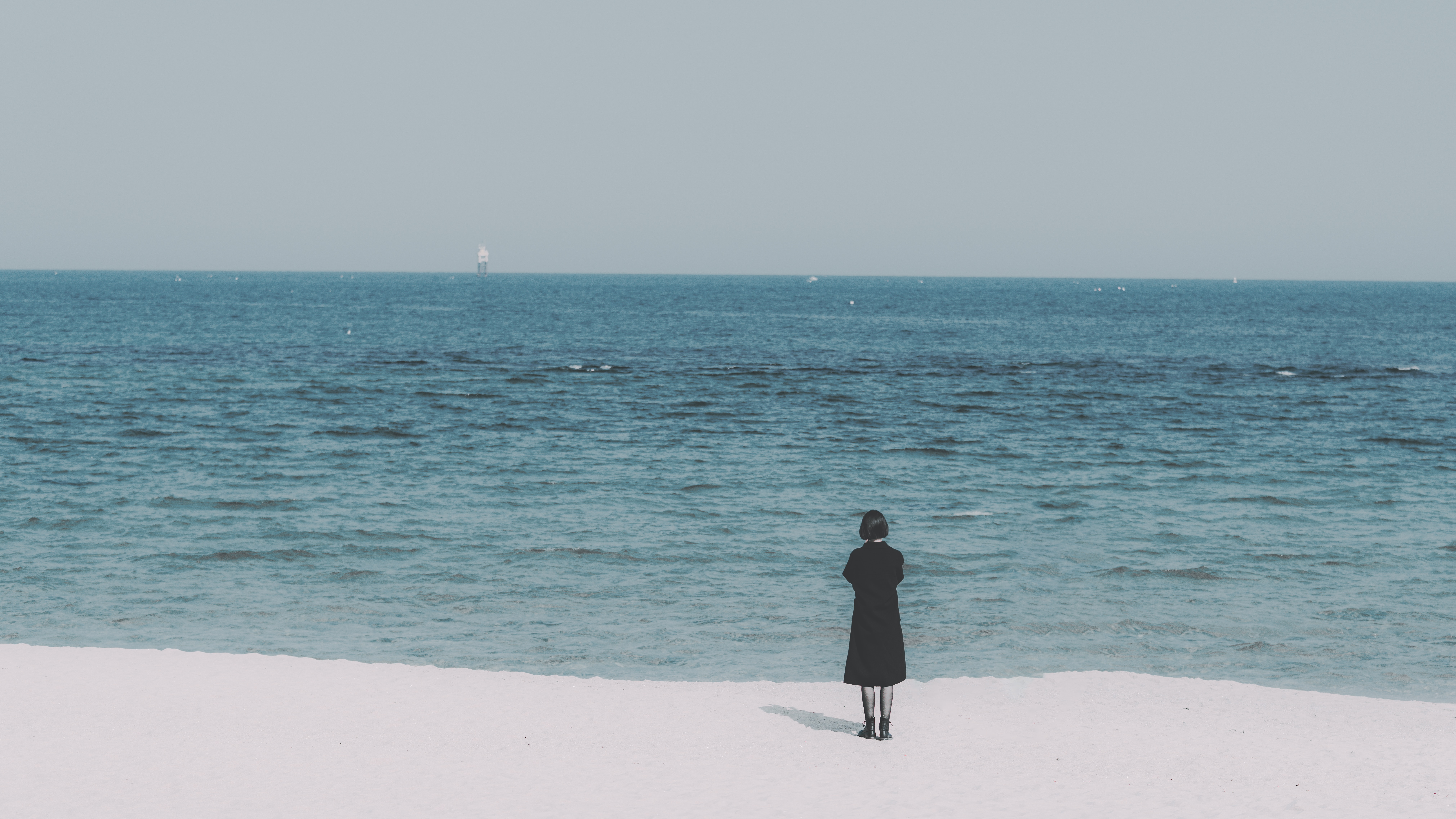 General 8081x4546 women looking sideways sea black suit alone isolation beach water short hair black hair