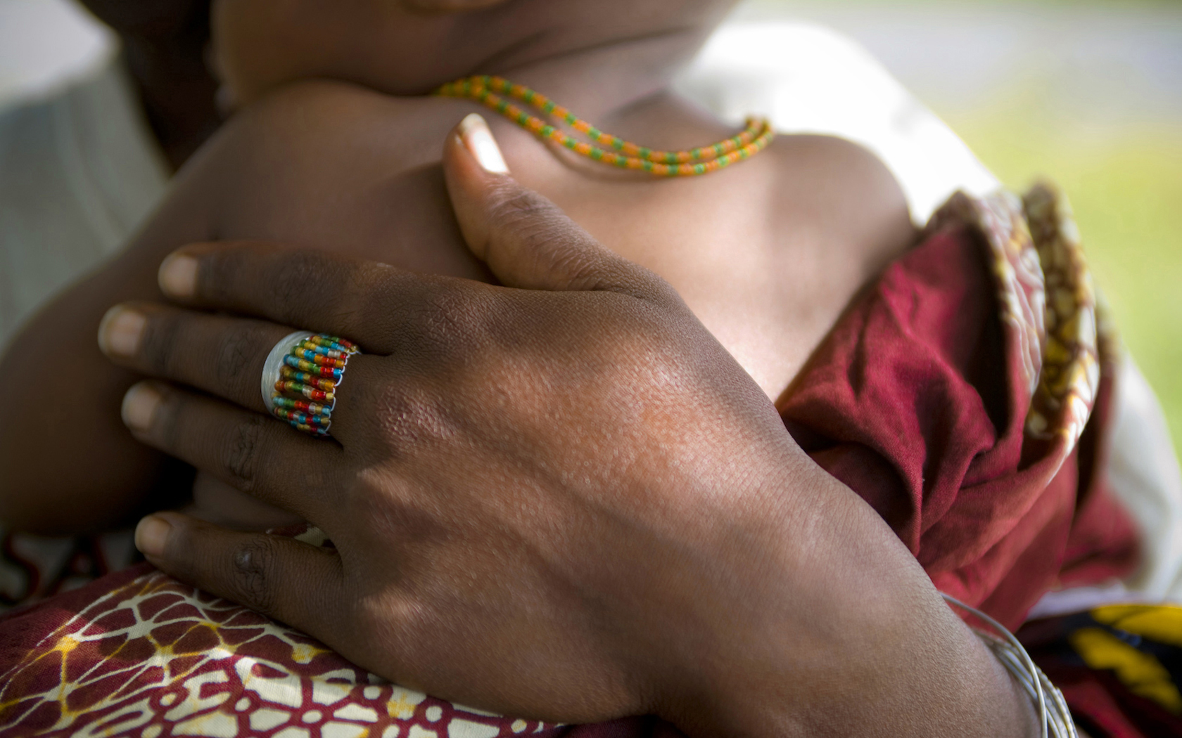 People 1680x1050 African dark skin ebony women children rings necklace closeup photography depth of field hands Mother Windows Server