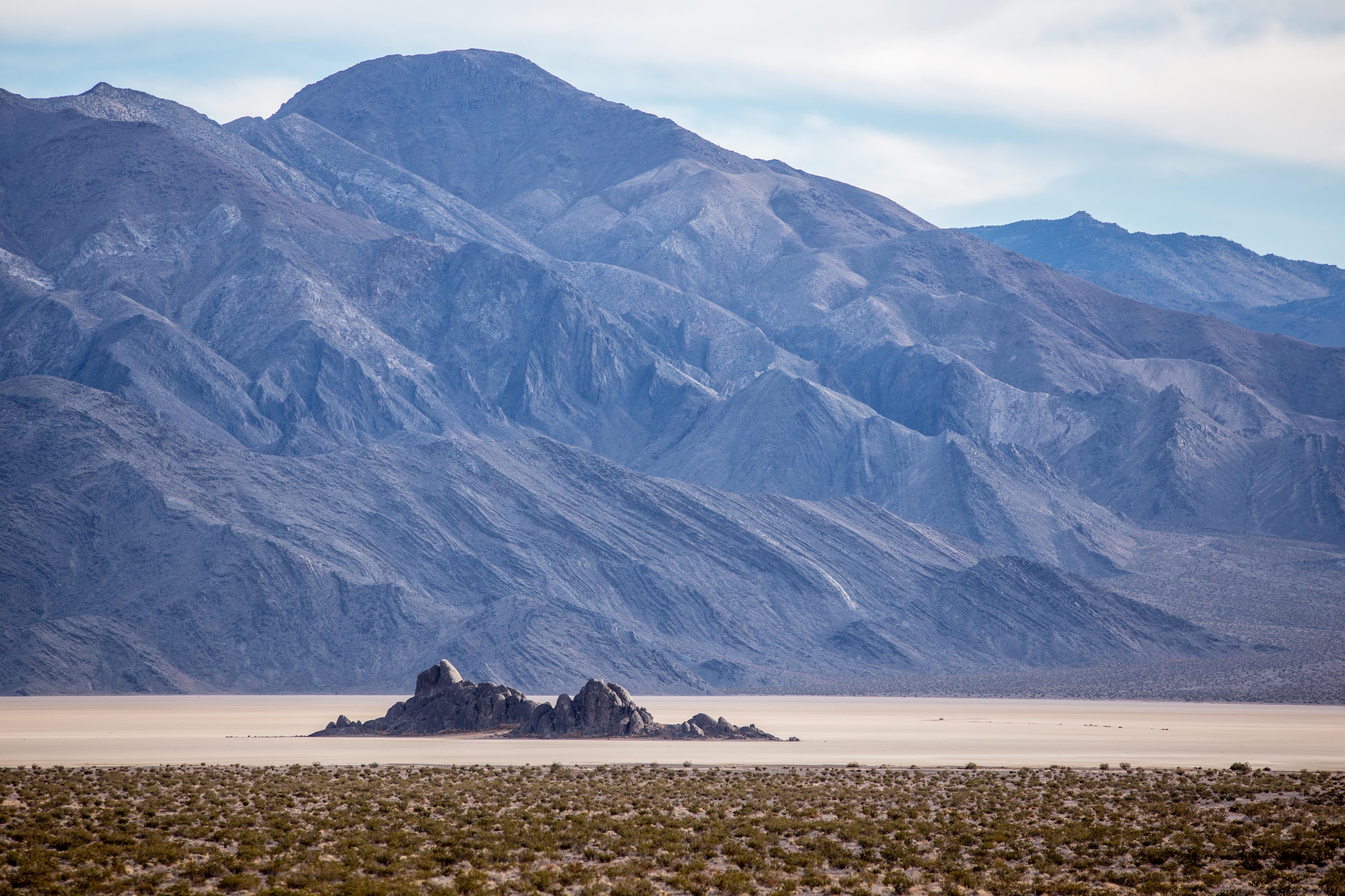 General 5205x3470 landscape Death Valley California nature desert mountains rocks shrubs USA