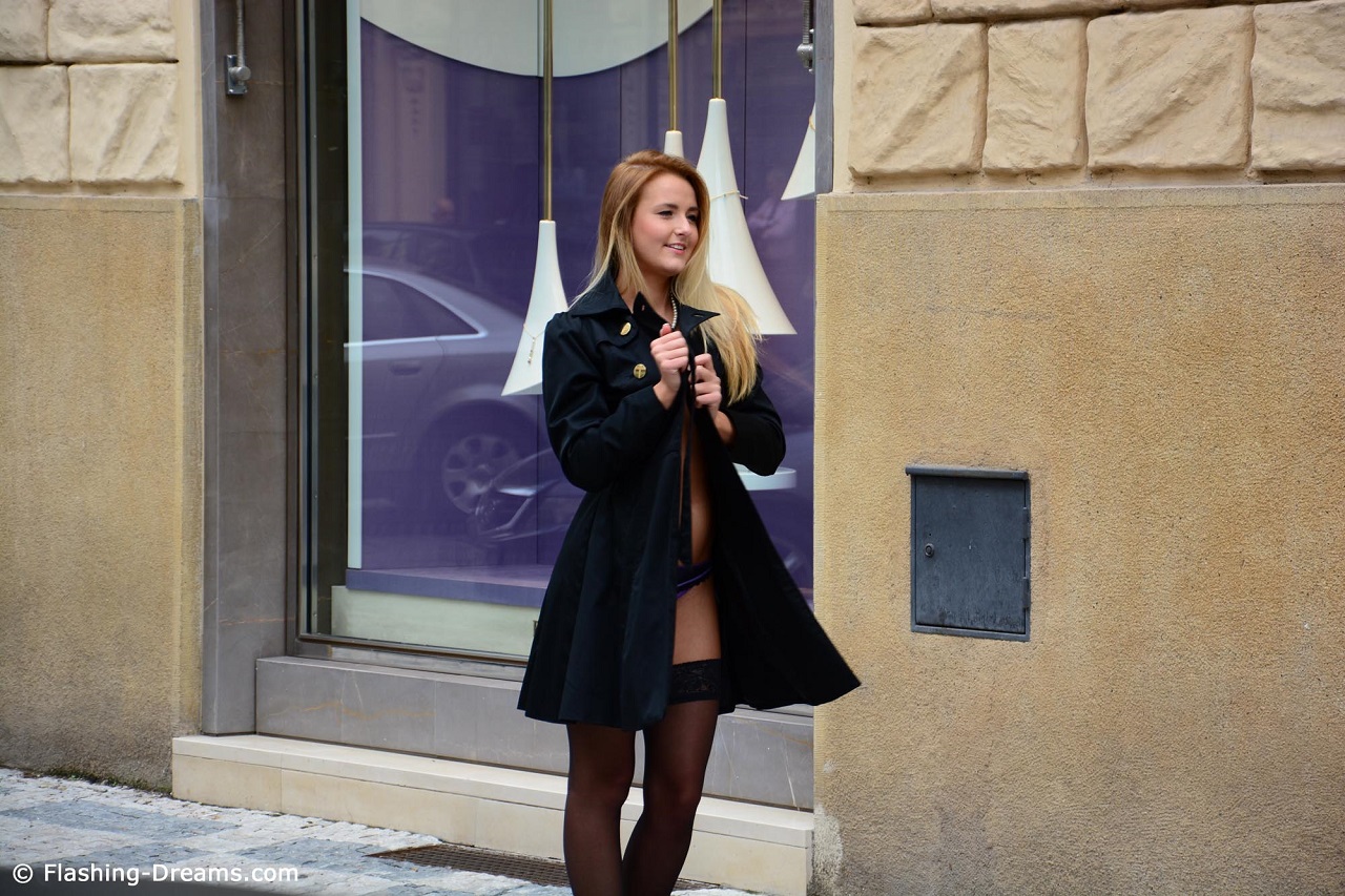 People 1280x853 Eva Kerstin women outdoors public coats standing Flashing-Dreams