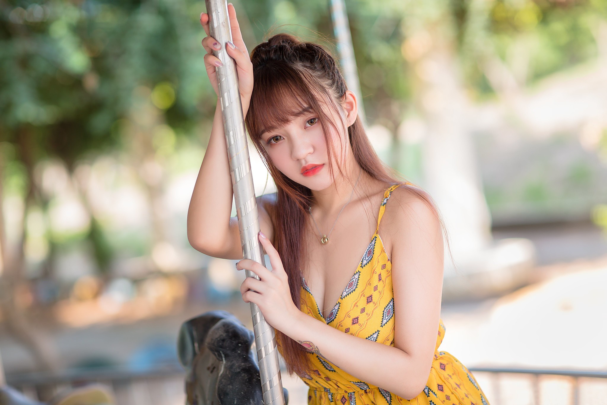 People 2048x1365 Asian women model long hair brunette carousels necklace looking at viewer depth of field