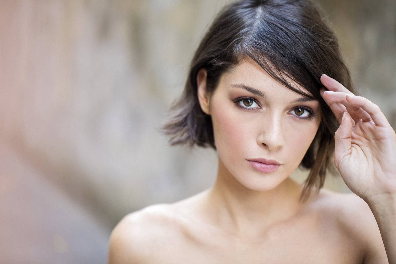 People 1600x1067 Sara Cardinaletti women short hair brunette actress Italian bare shoulders