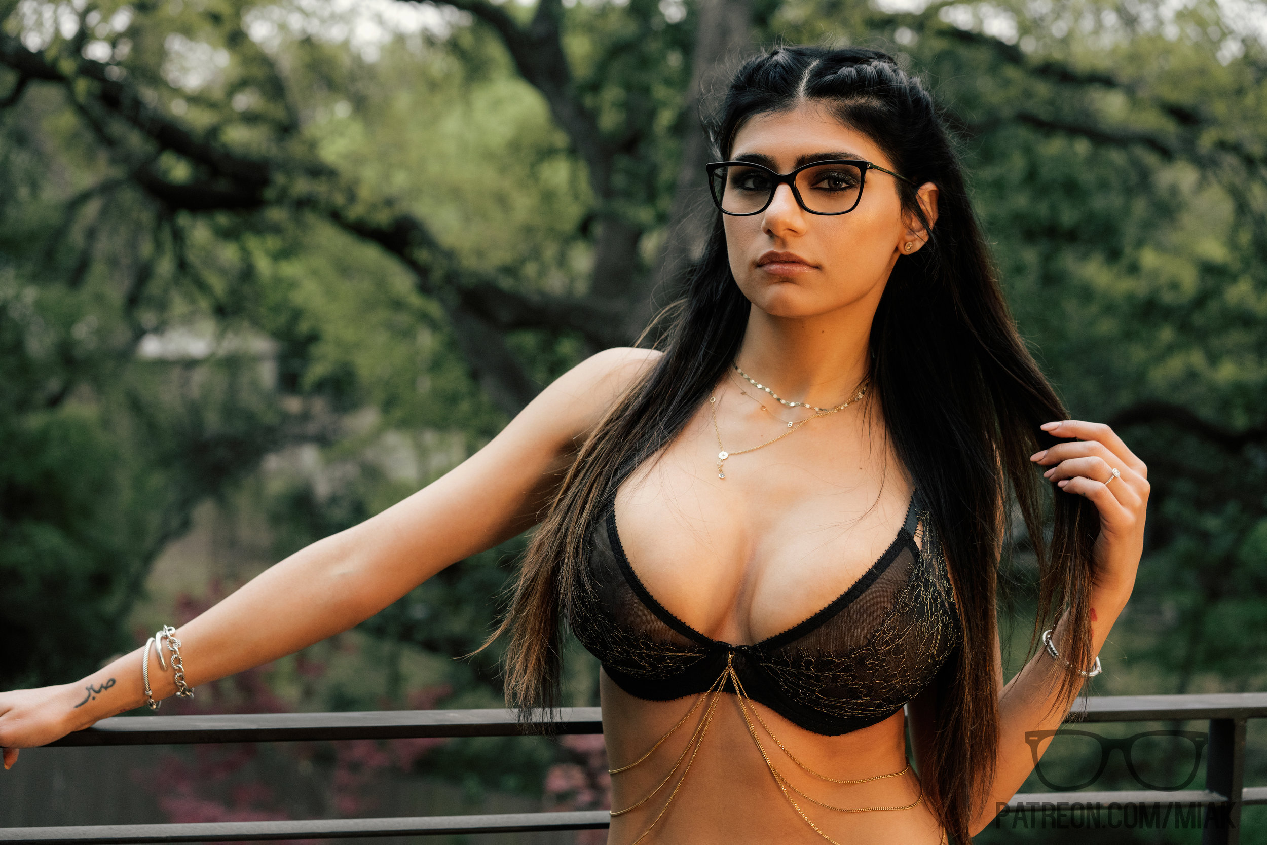 People 2500x1667 Mia Khalifa big boobs pornstar glasses long hair.