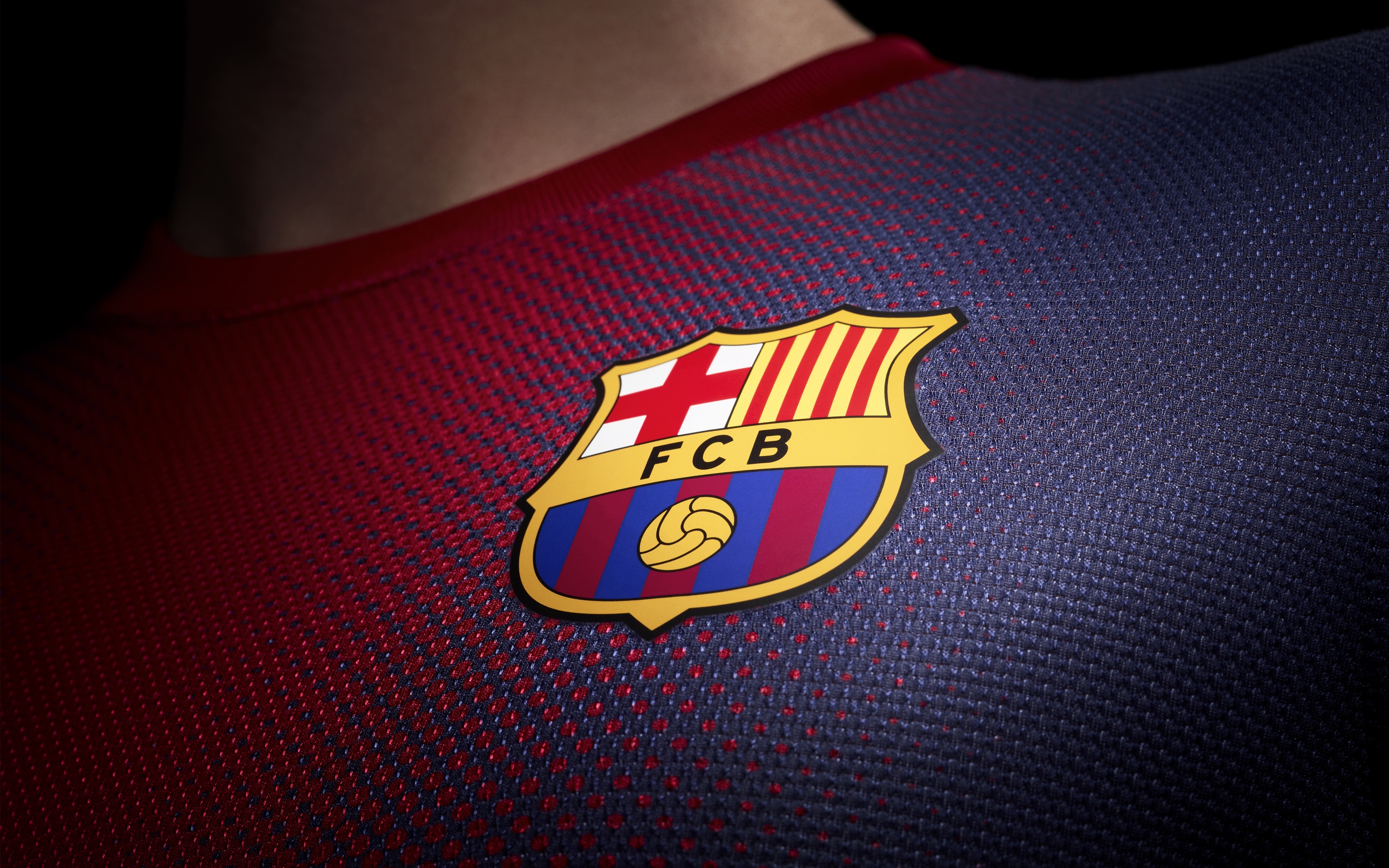 General 2880x1800 T-shirt FC Barcelona logo sport soccer clubs Spain closeup