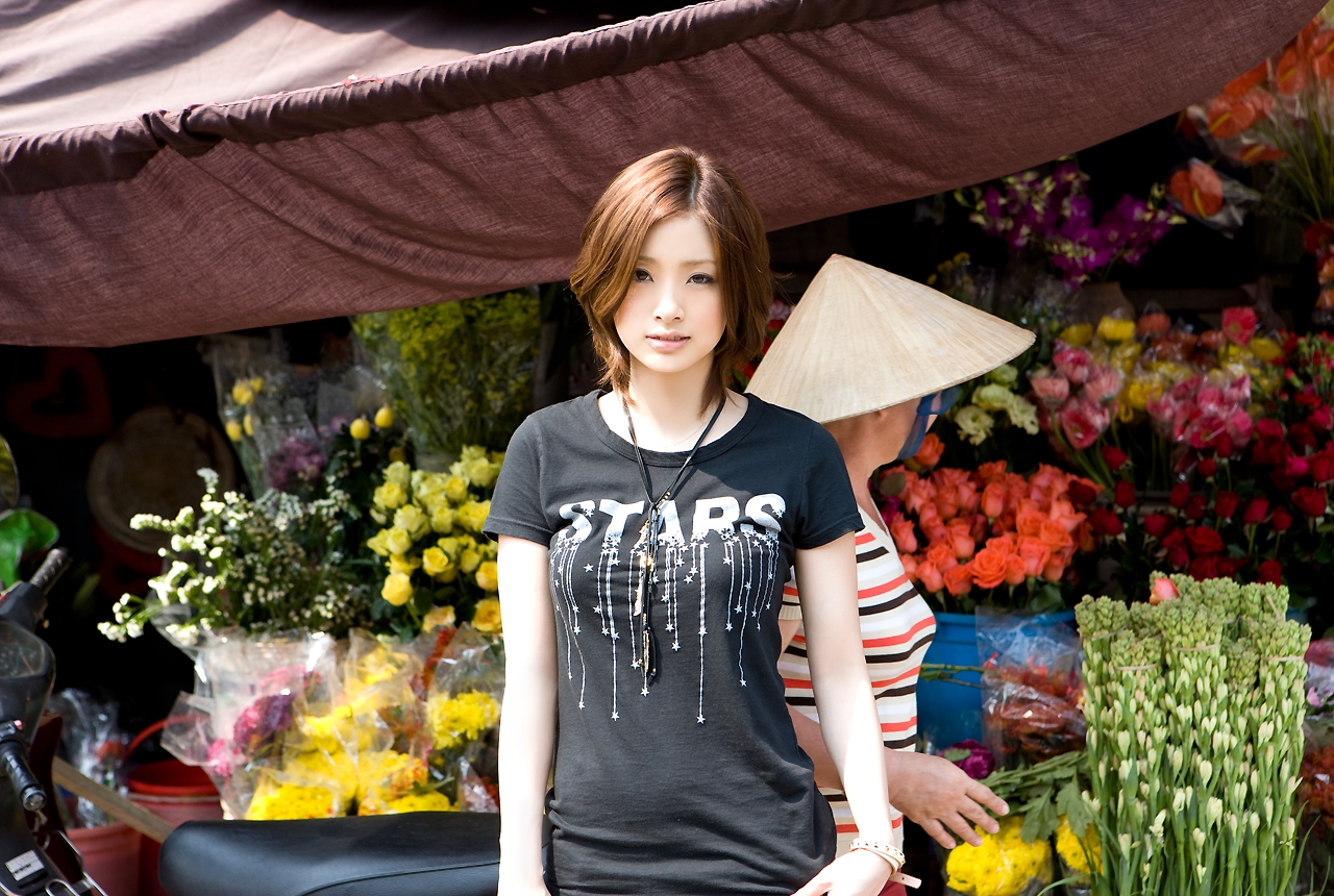 People 1280x860 Aya Ueto women actress singer Asian Japanese short hair women outdoors
