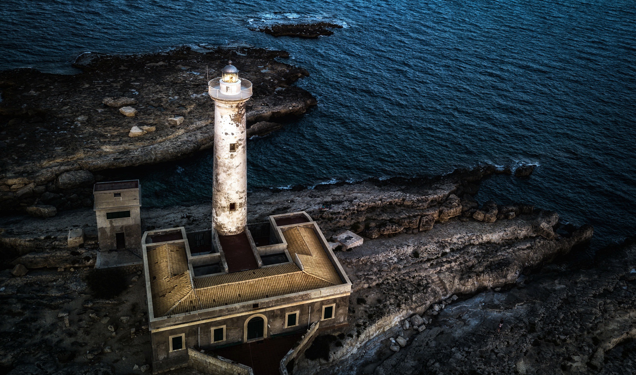 General 2048x1209 Italy lighthouse building Sicily