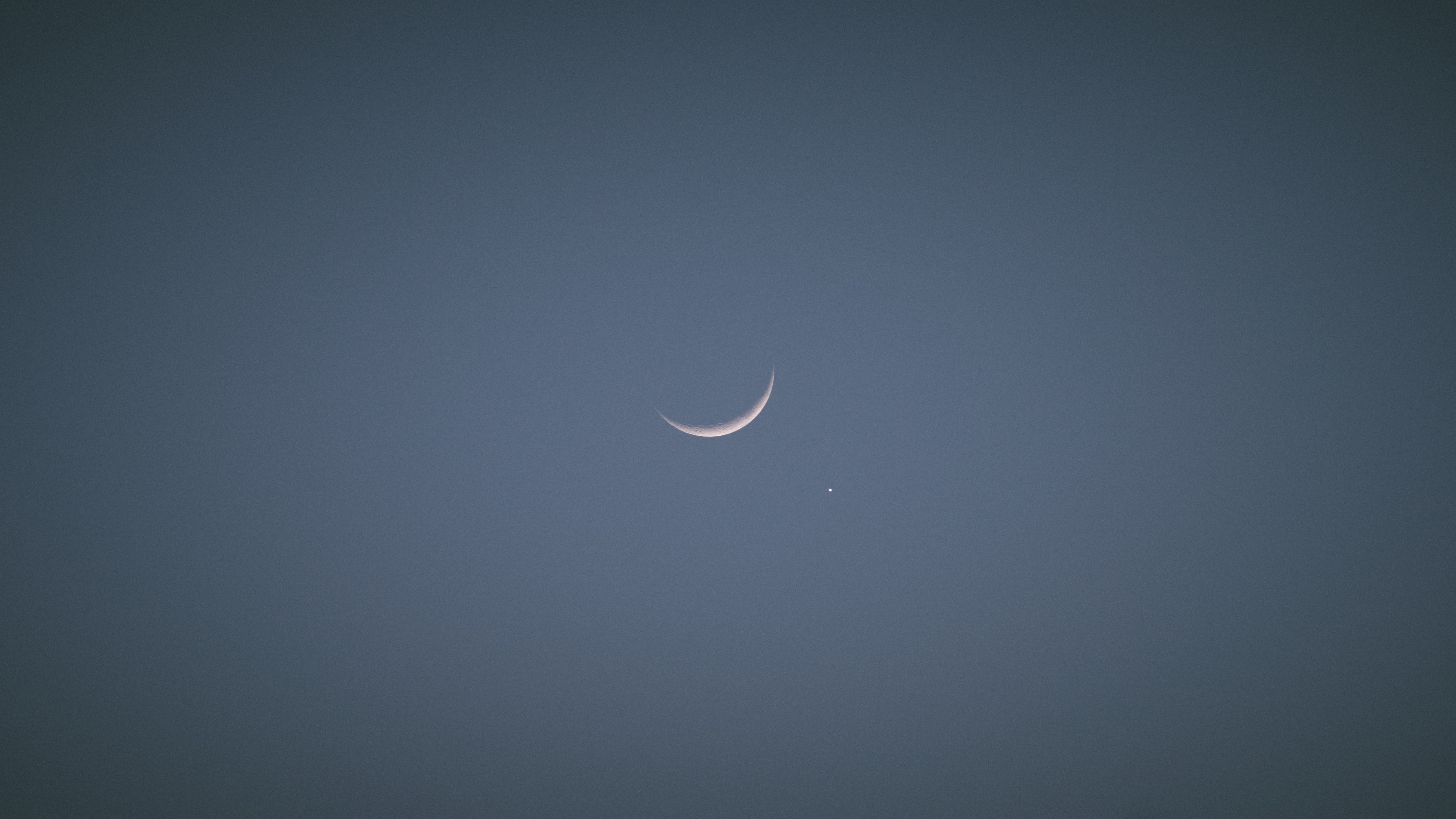 General 5346x3007 Moon sky evening Venus simple background minimalism