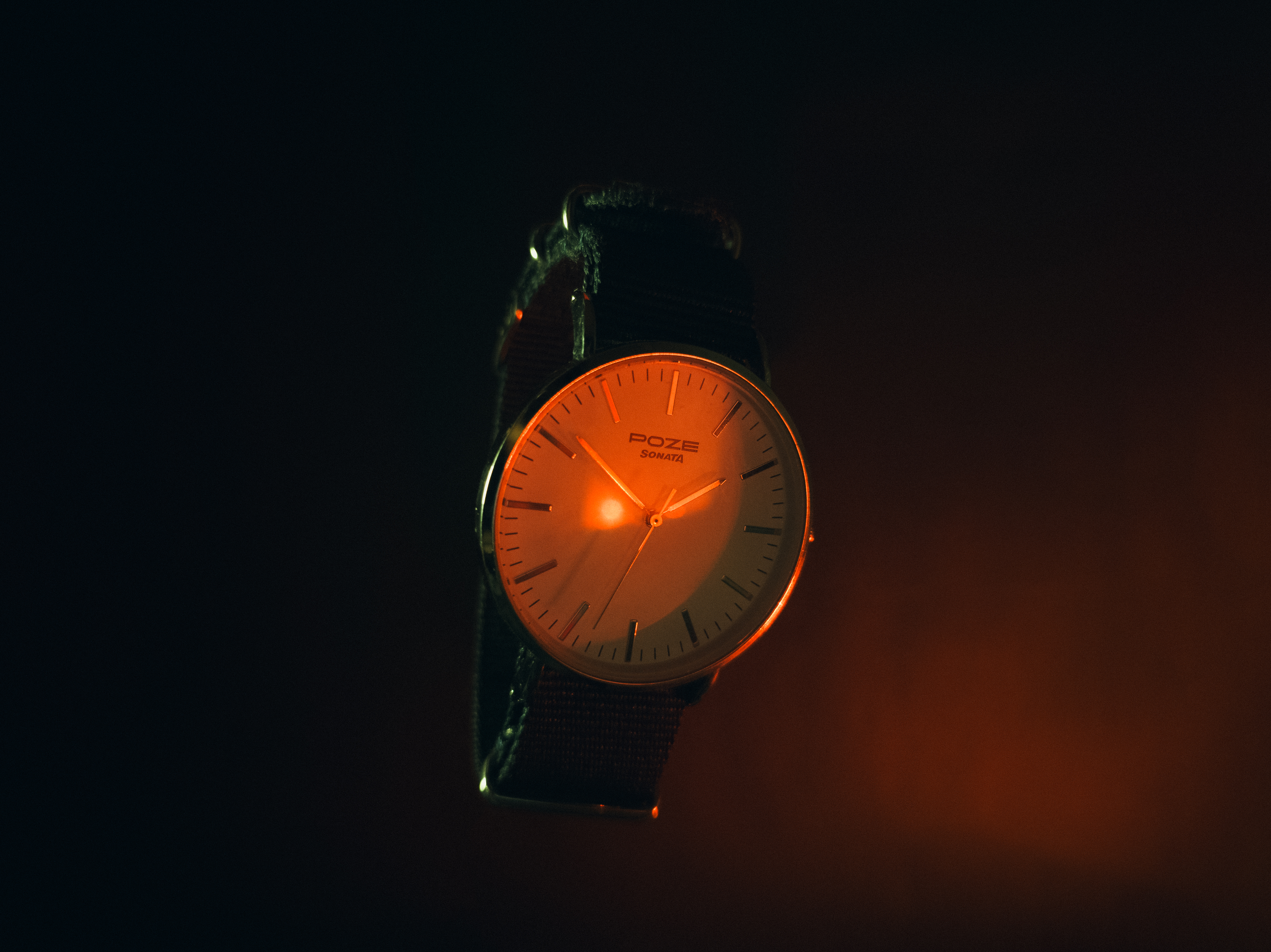 General 3984x2984 watch photography products closeup low light