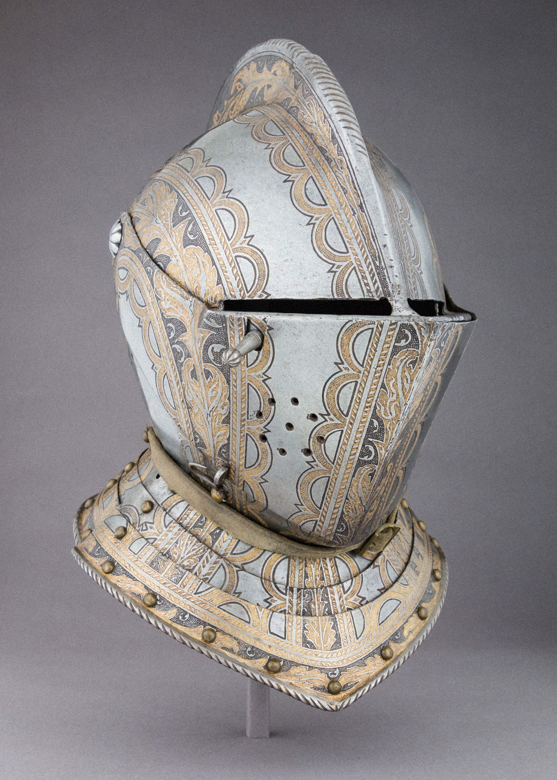General 1800x2520 armet knight engraving gold engravings european armor museum noise portrait display