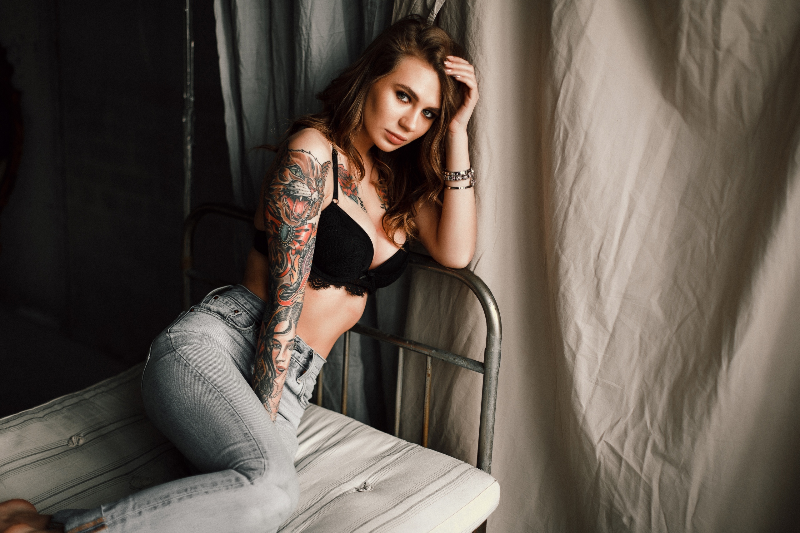 People 2560x1707 women jeans in bed black bras sitting brunette tattoo portrait