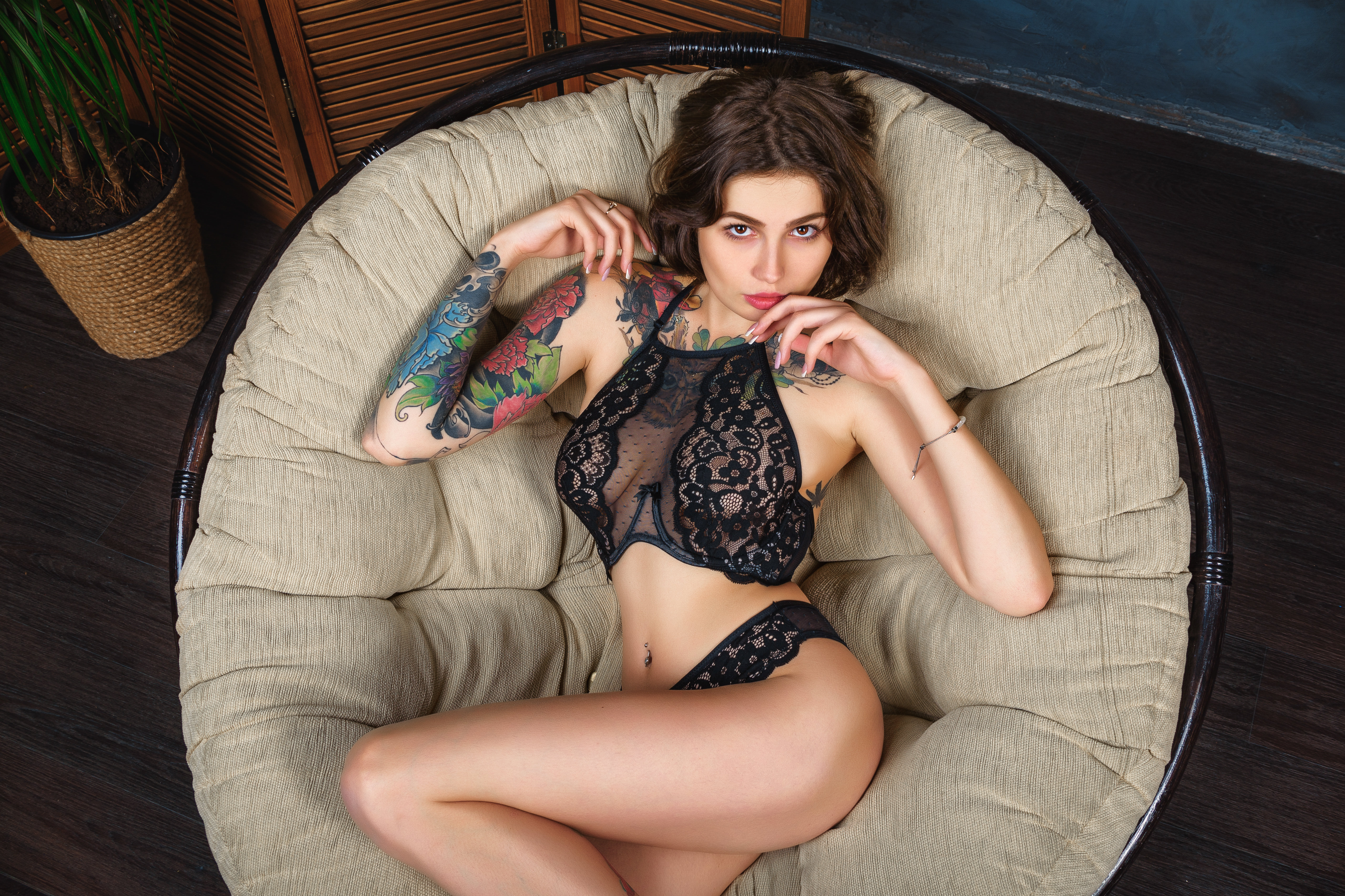 People 5642x3760 women brunette tattoo pierced navel lace Daria Rubanova black lingerie belly plants ass papasan chair