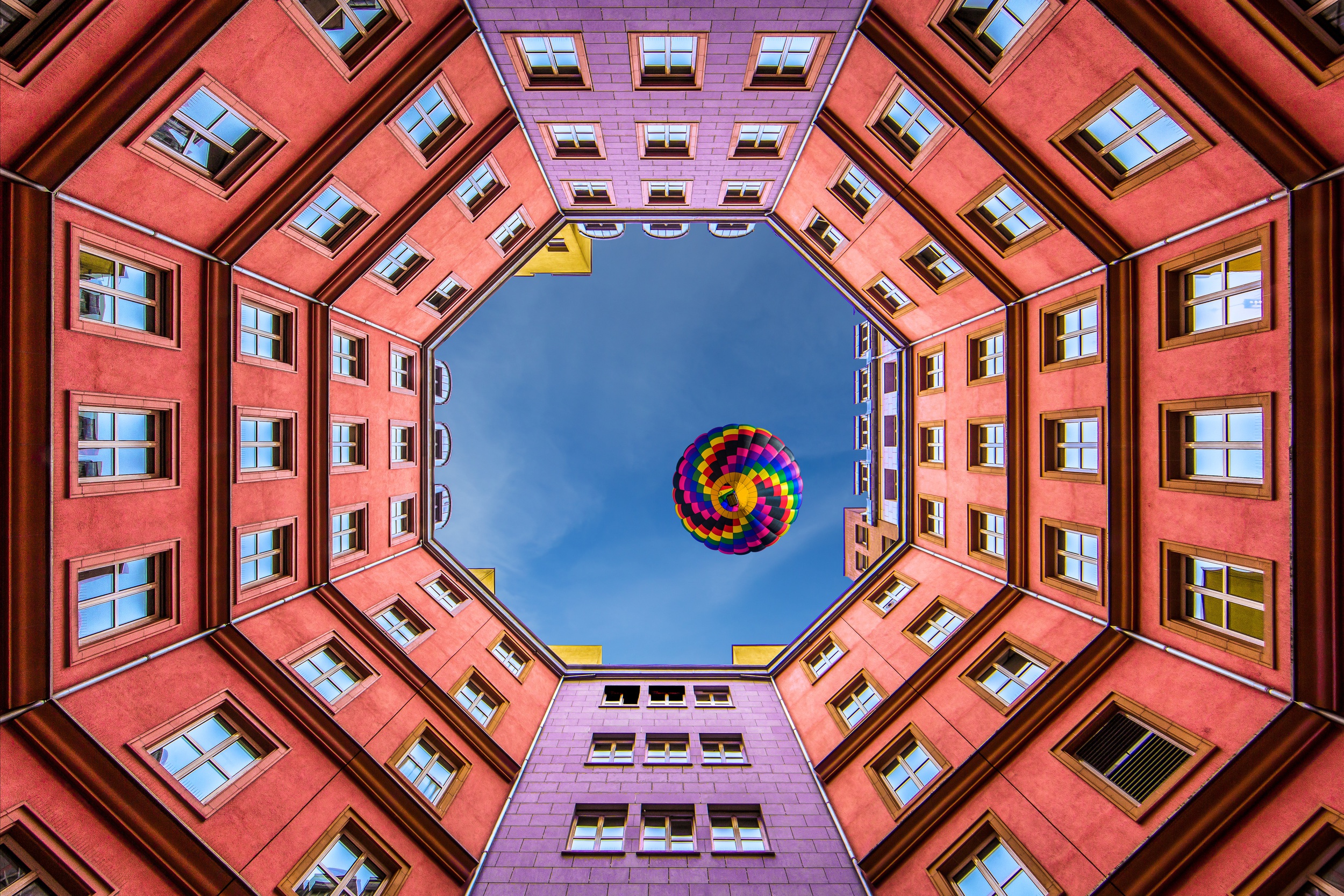 General 2500x1667 hot air balloons building colorful bottom view