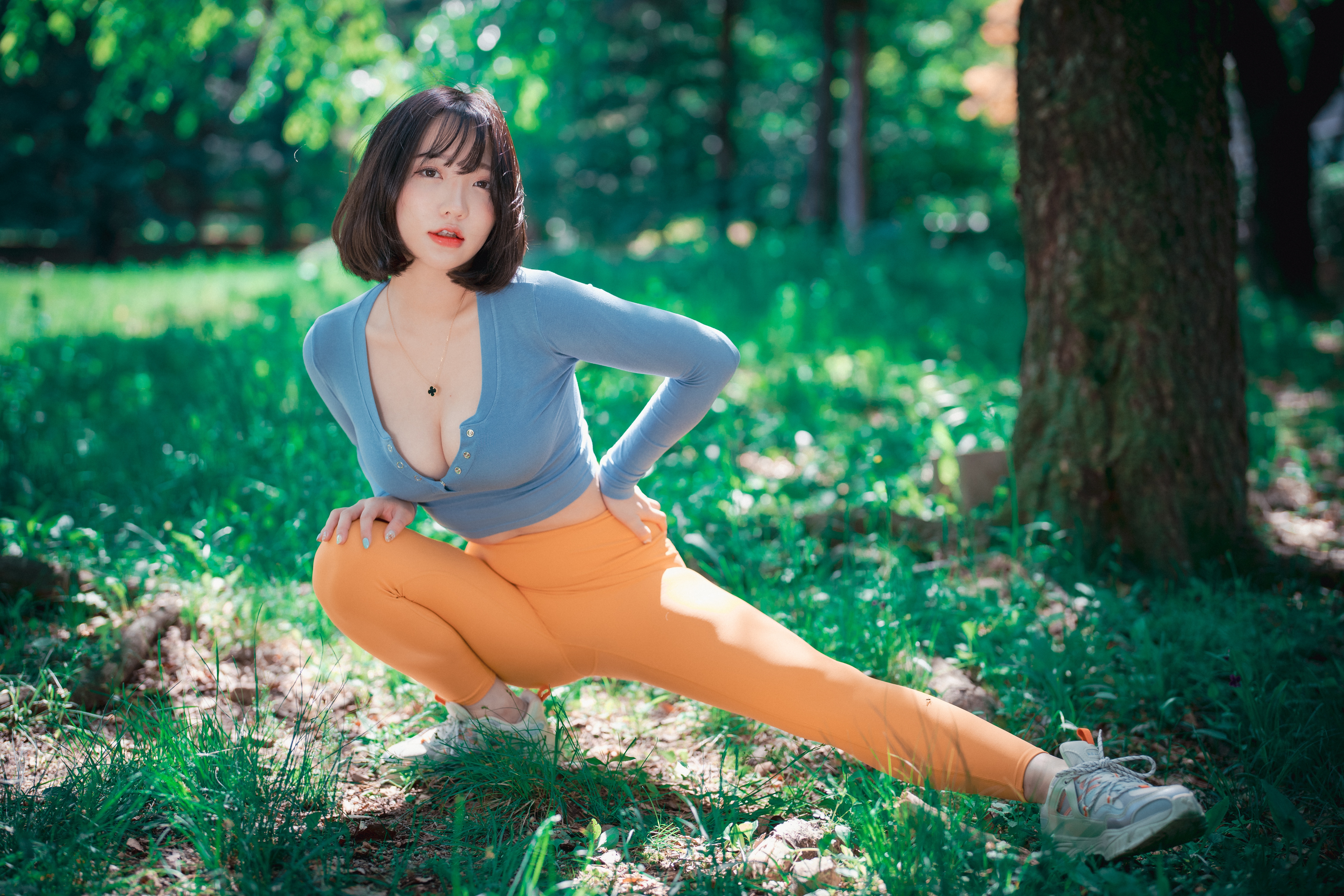 People 6123x4082 Son Ye-Eun Korean women Asian women outdoors depth of field trees grass short hair short tops cleavage spandex necklace women pale big boobs legs outdoors black hair red lipstick looking at viewer sunlight sneakers yoga pants bare midriff