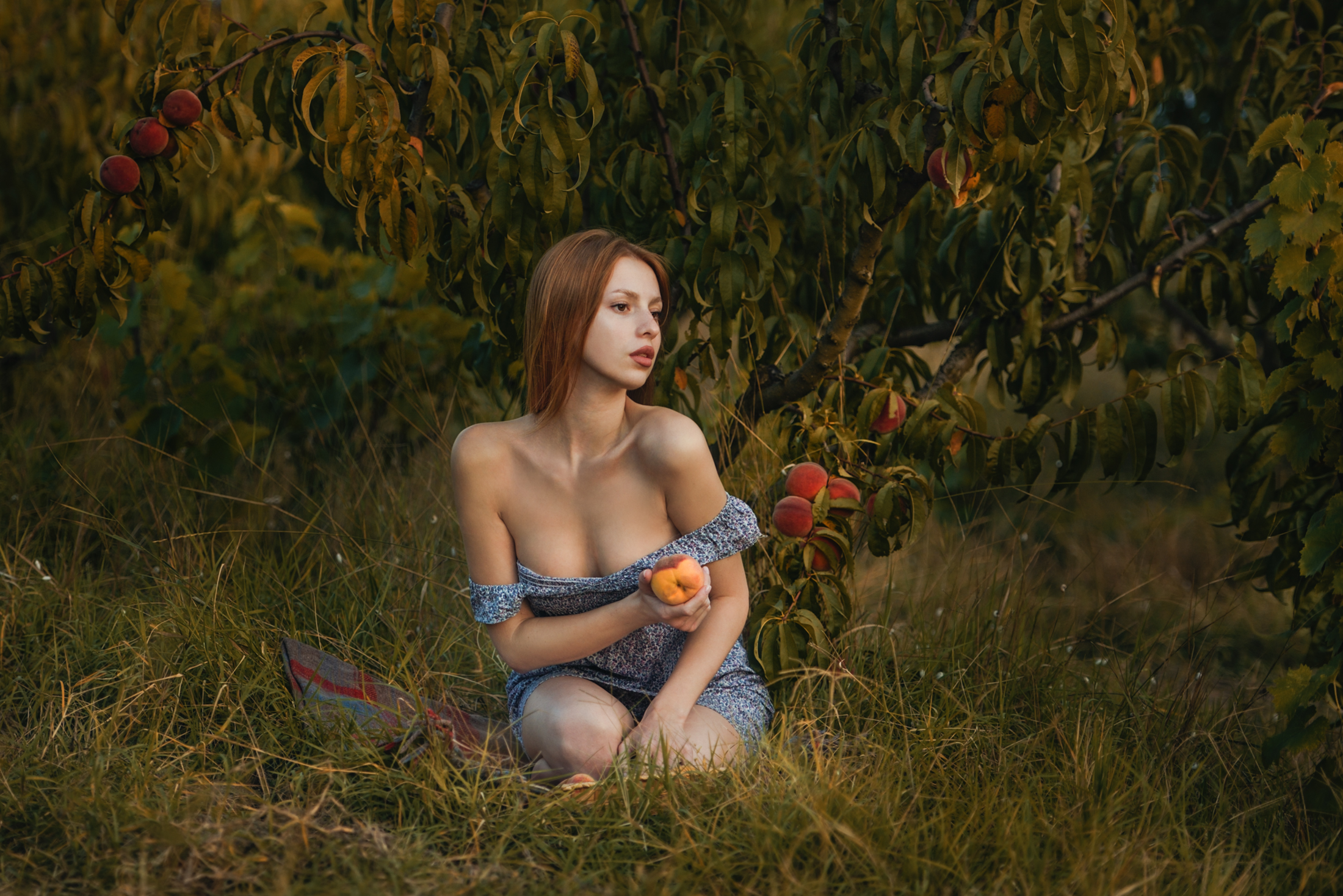 People 2200x1467 women model outdoors redhead parted lips cleavage bare shoulders kneeling peaches women outdoors Igor Viushkin no bra