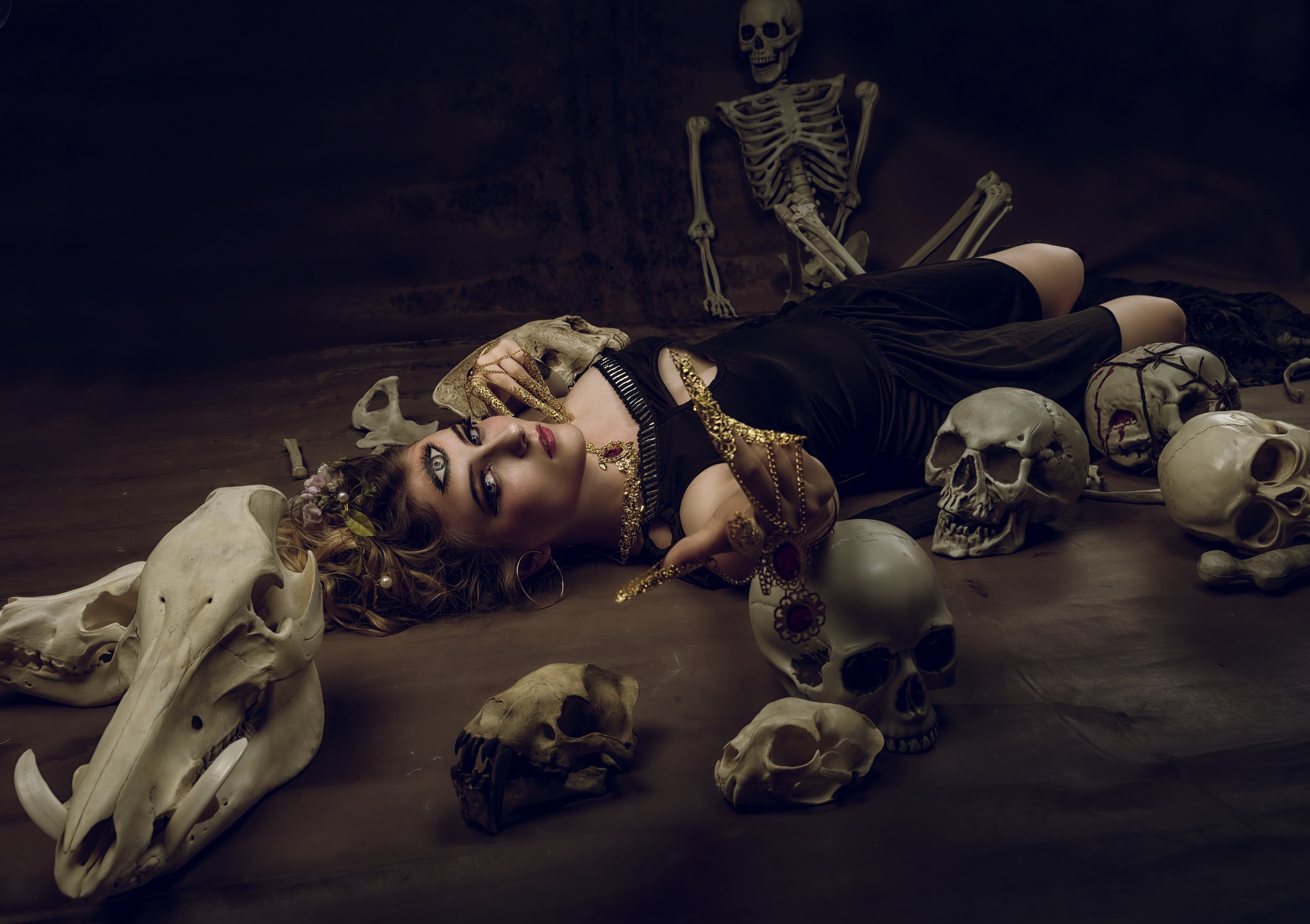 People 1928x1360 fantasy girl dark on the floor skull women