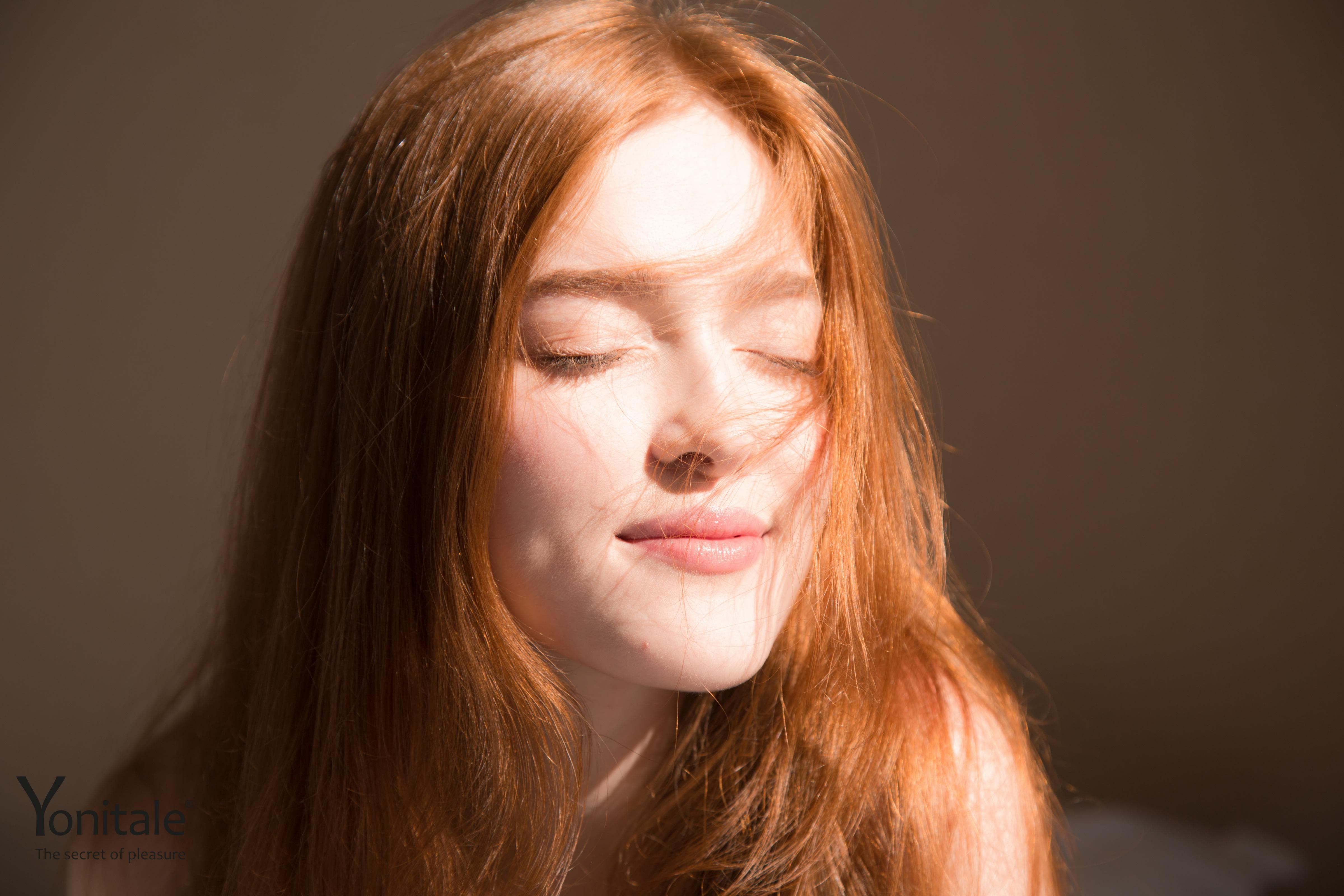 Redhead Jia Lissa Women Closed Eyes Hair In Face Smiling Women Indoors Model Face