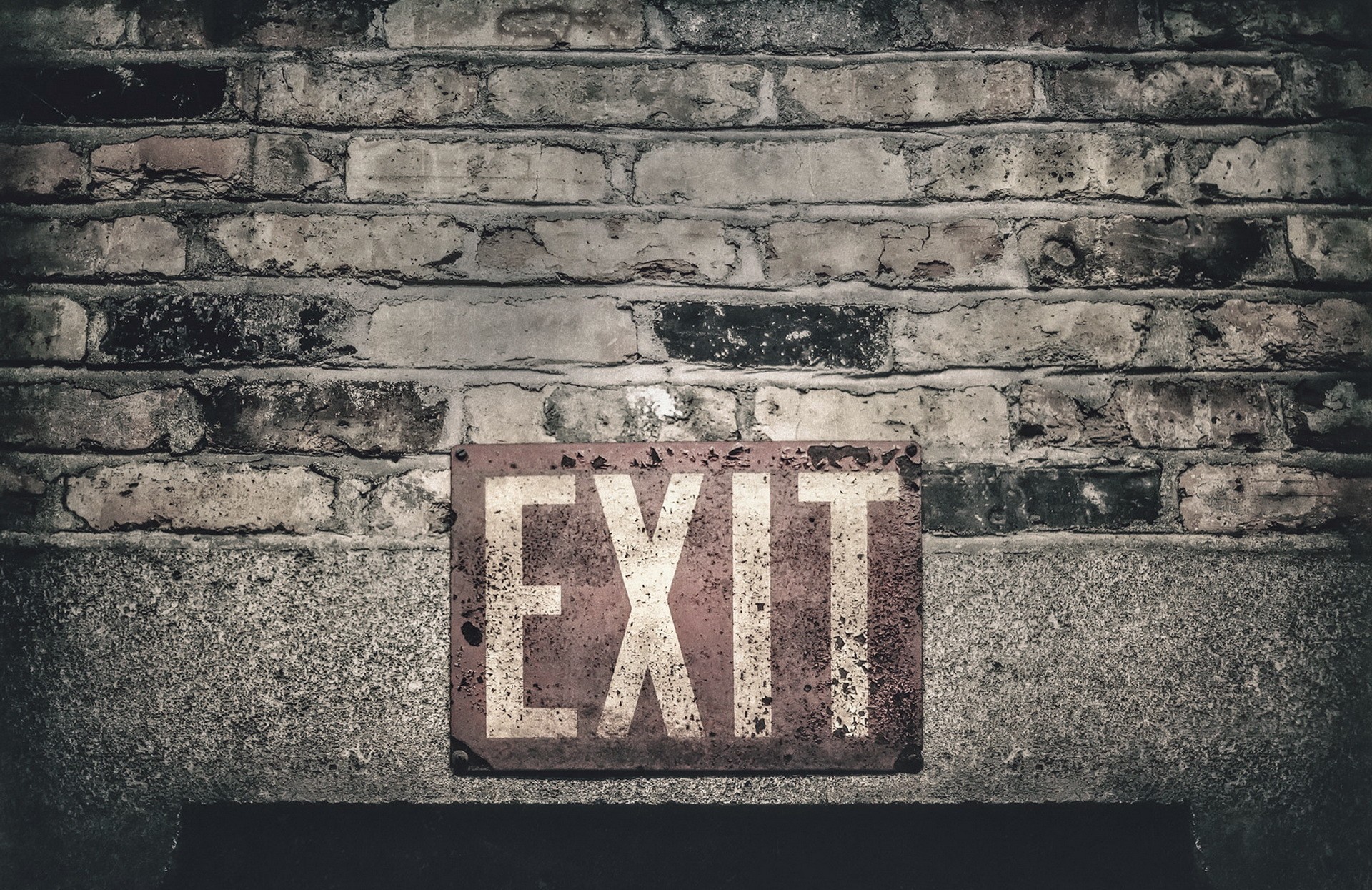 General 1920x1245 exit wall sign