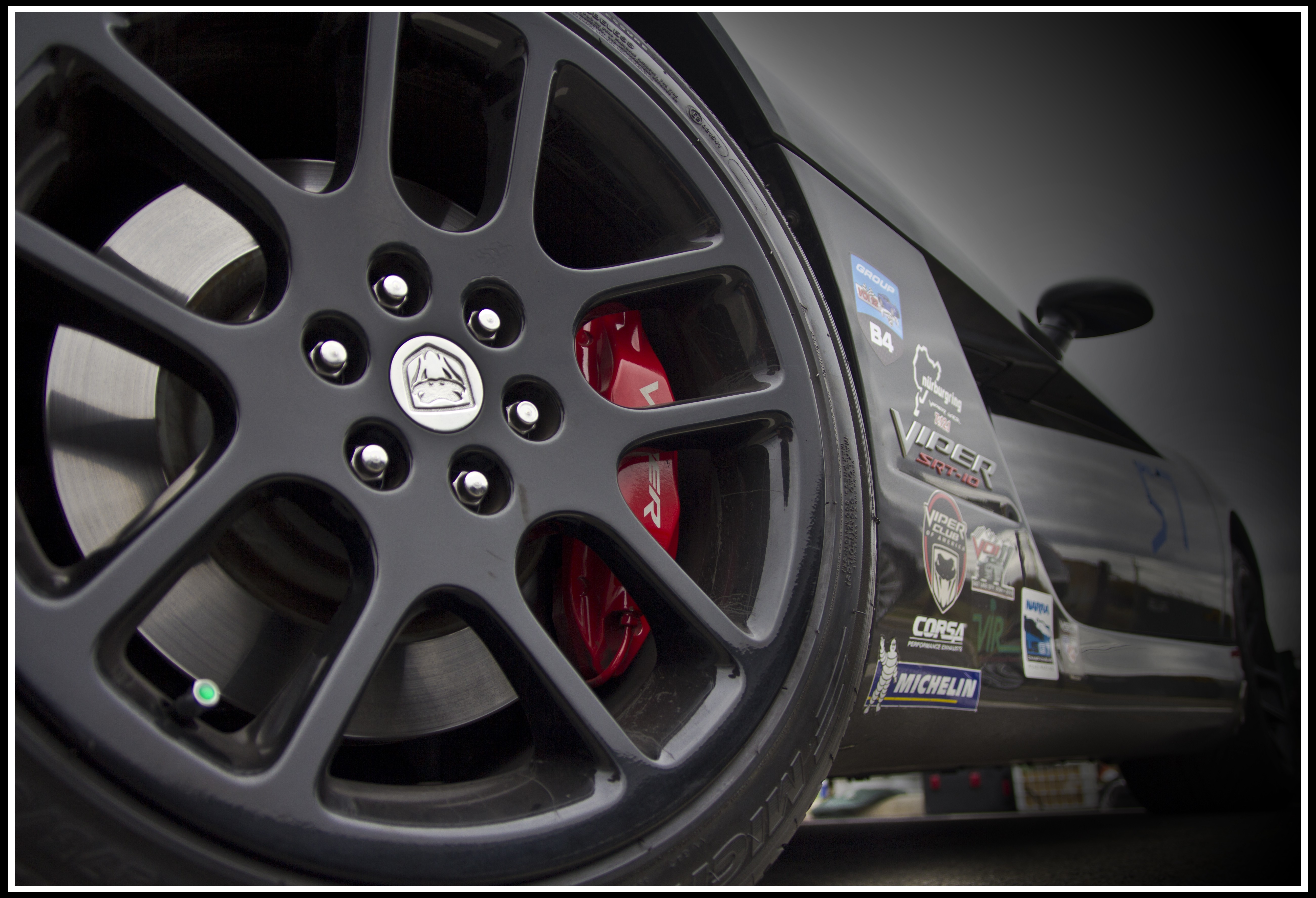 General 5203x3550 car vehicle wheels Dodge closeup selective coloring American cars