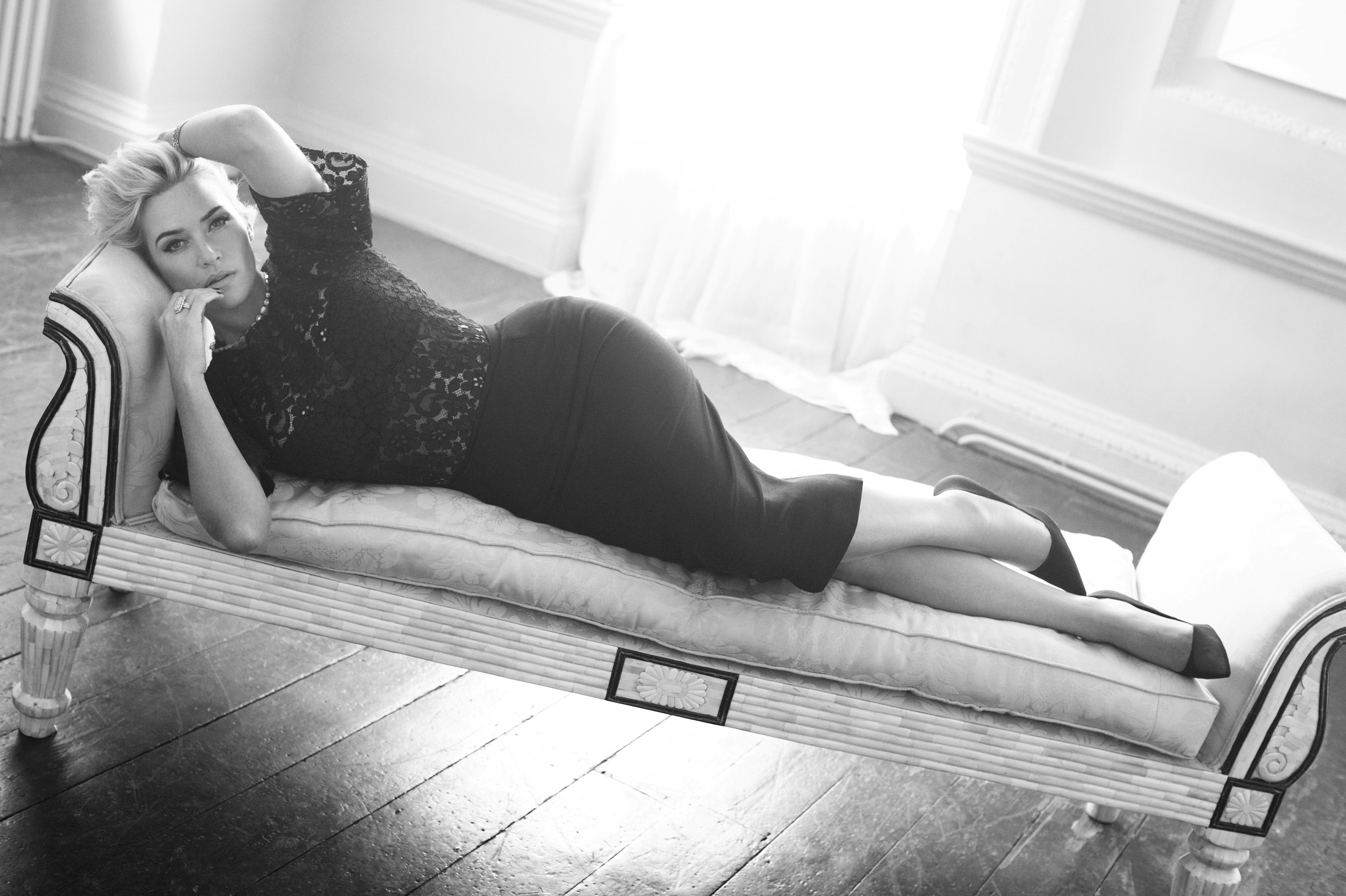 People 5606x3734 actress blonde looking at viewer Kate Winslet monochrome women women indoors indoors dress British women lying on side