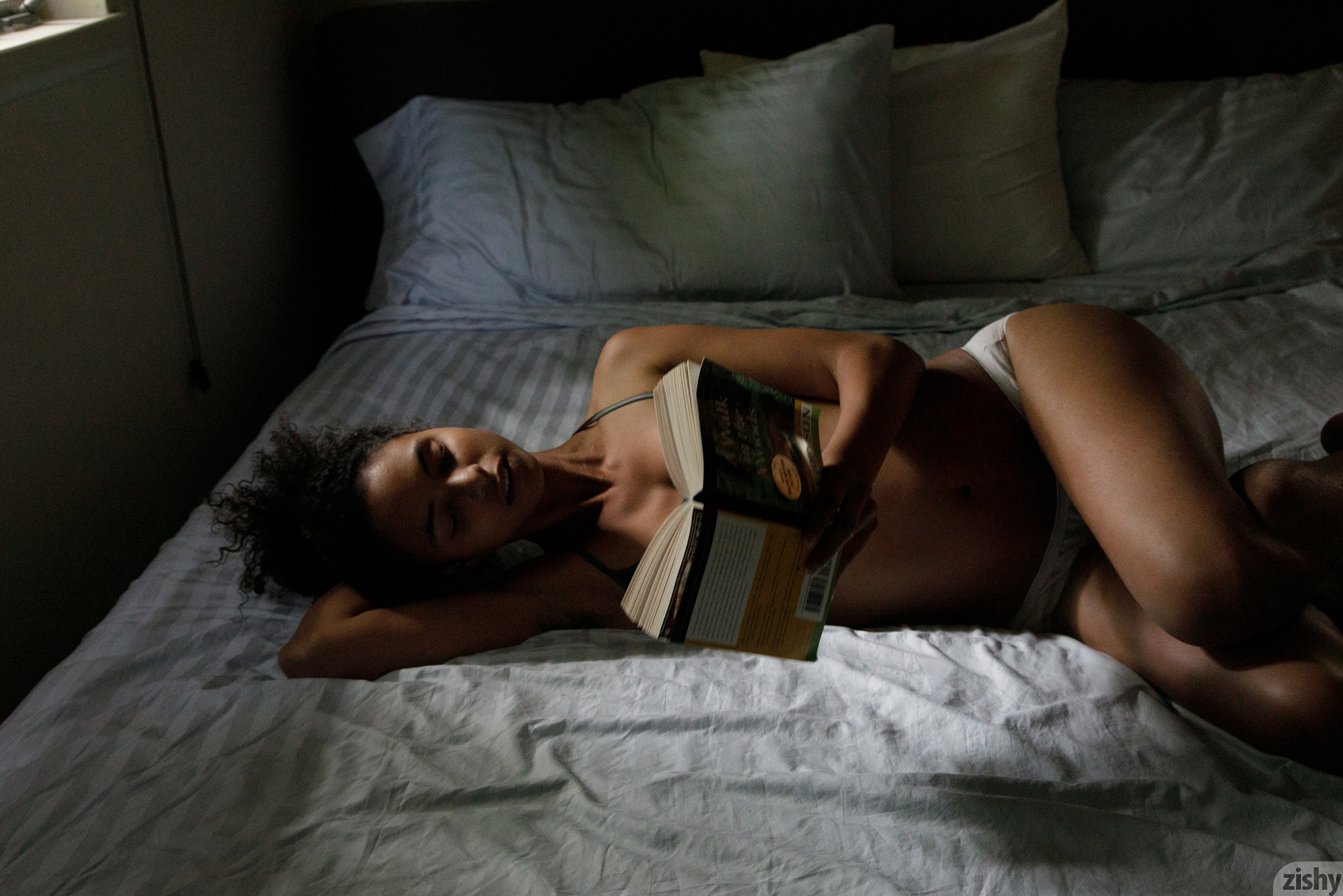 People 1920x1281 Zishy Desiree Jacobsen books reading lying down bed in bed indoors women indoors women legs together dark hair model dark skin