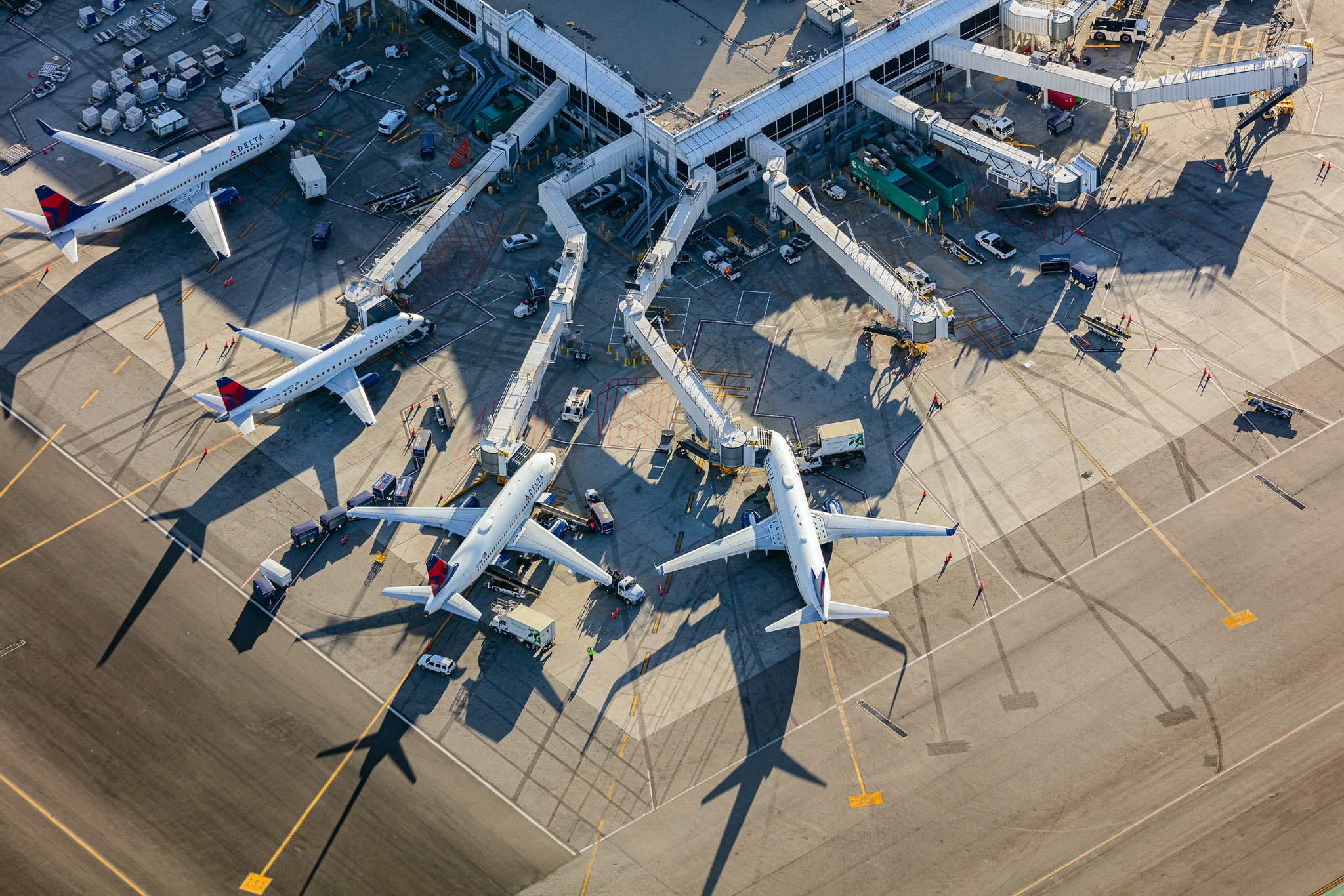 General 2048x1366 Los Angeles aerial view airport airplane shadow