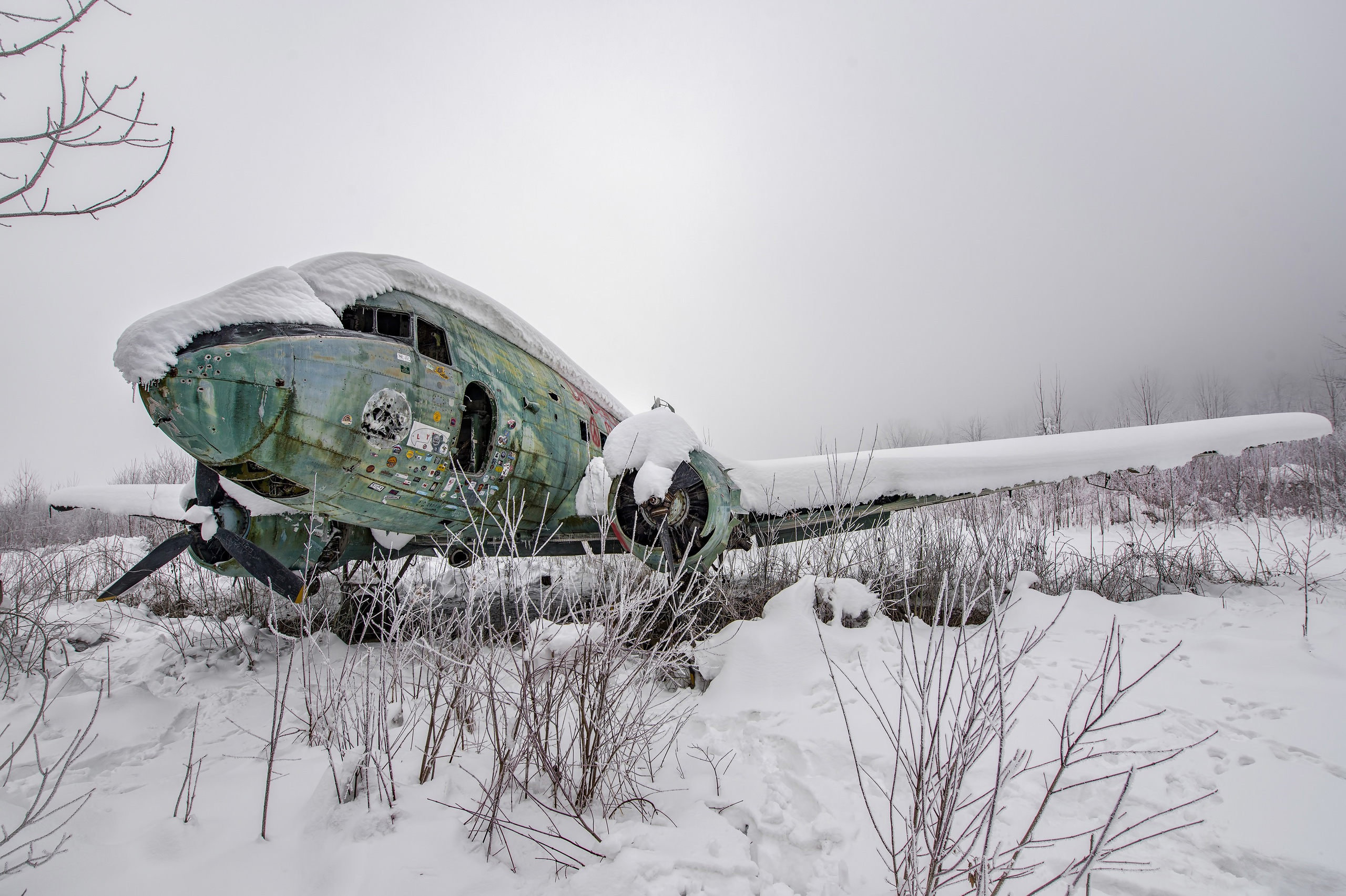 General 2560x1705 snow winter aircraft vehicle wreck Douglas DC-3 Željava