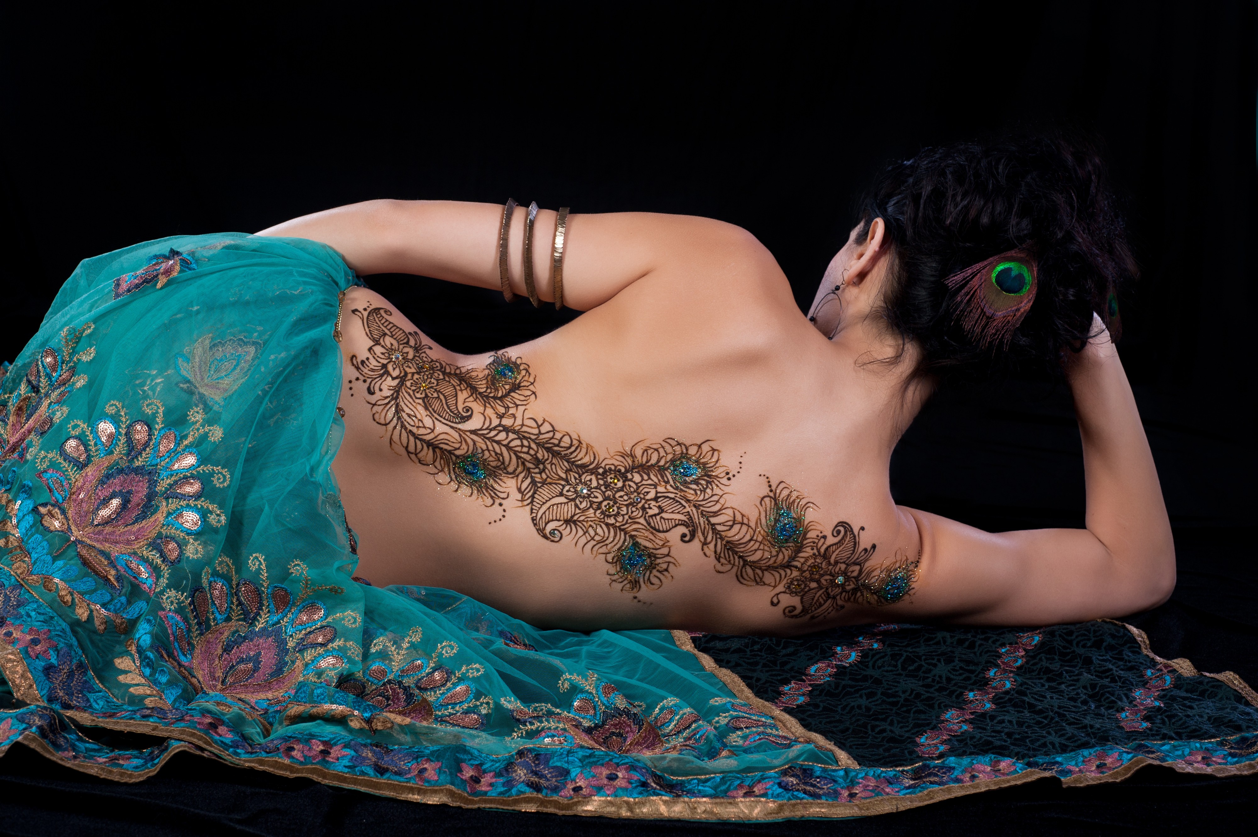 People 4000x2662 women model body paint henna lying on side saree