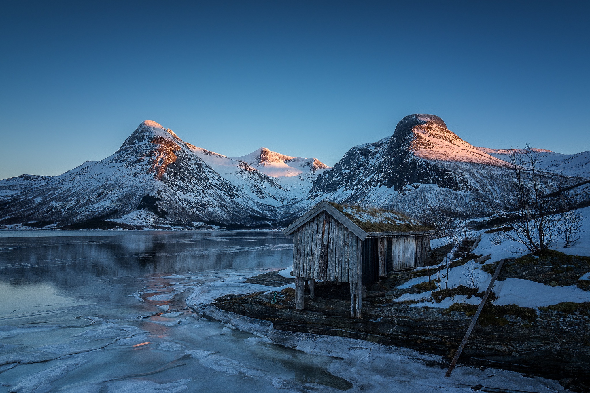 General 2048x1365 Norway nature mountains landscape clear sky ice cabin snowy mountain nordic landscapes cold winter frost outdoors hut